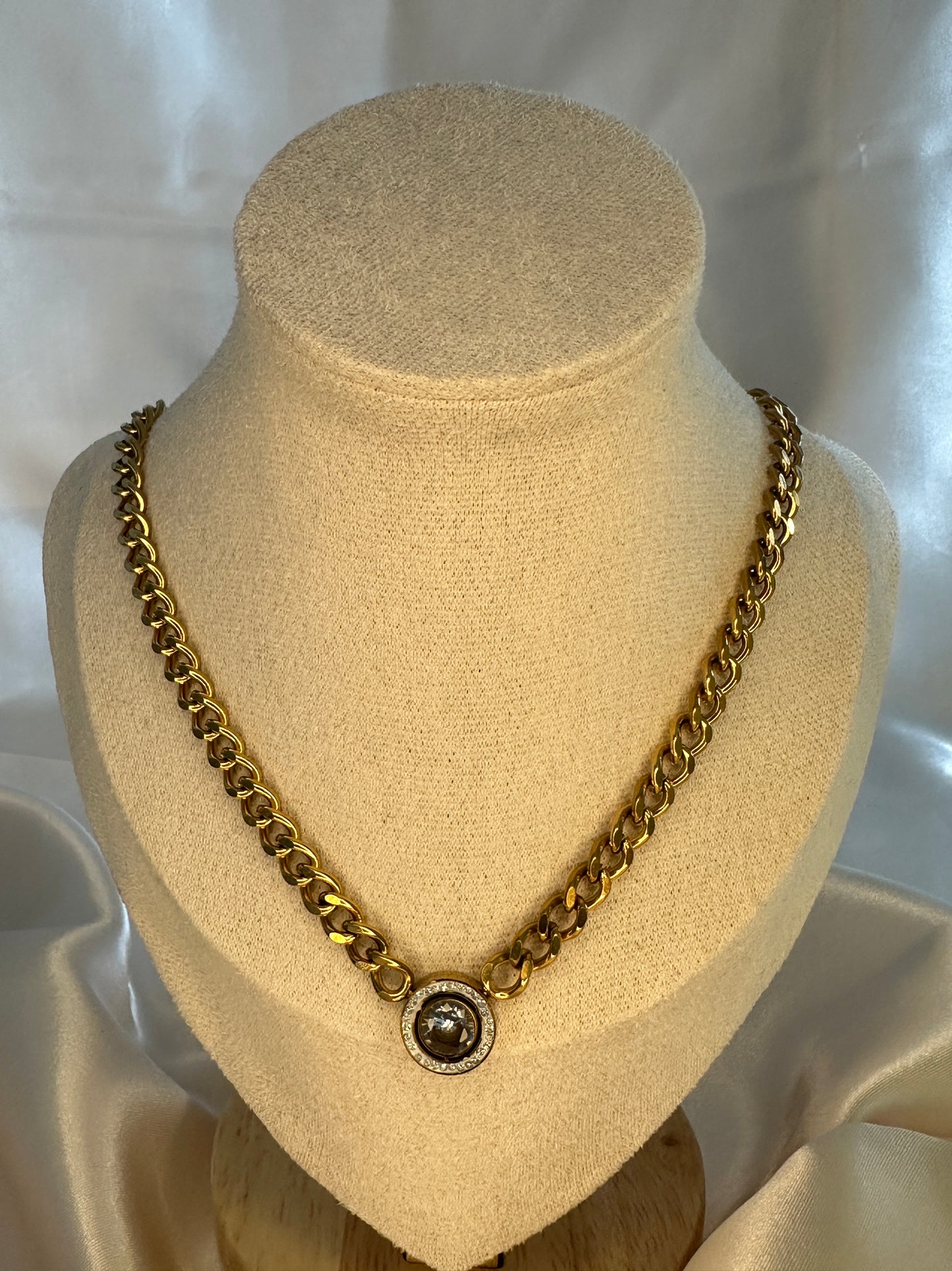 Fabia Solitaire Figaro Chain Necklace