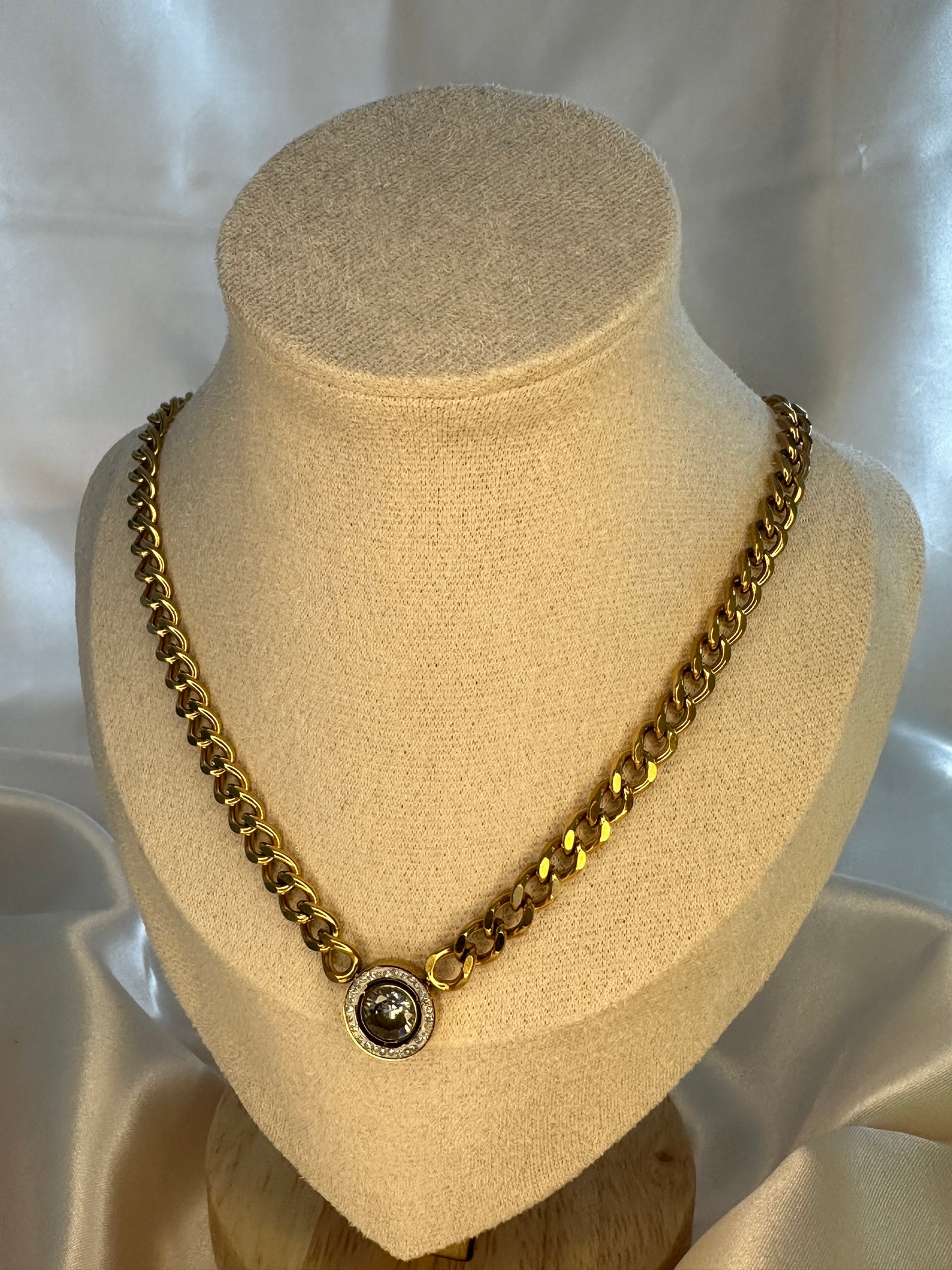 Fabia Solitaire Figaro Chain Necklace