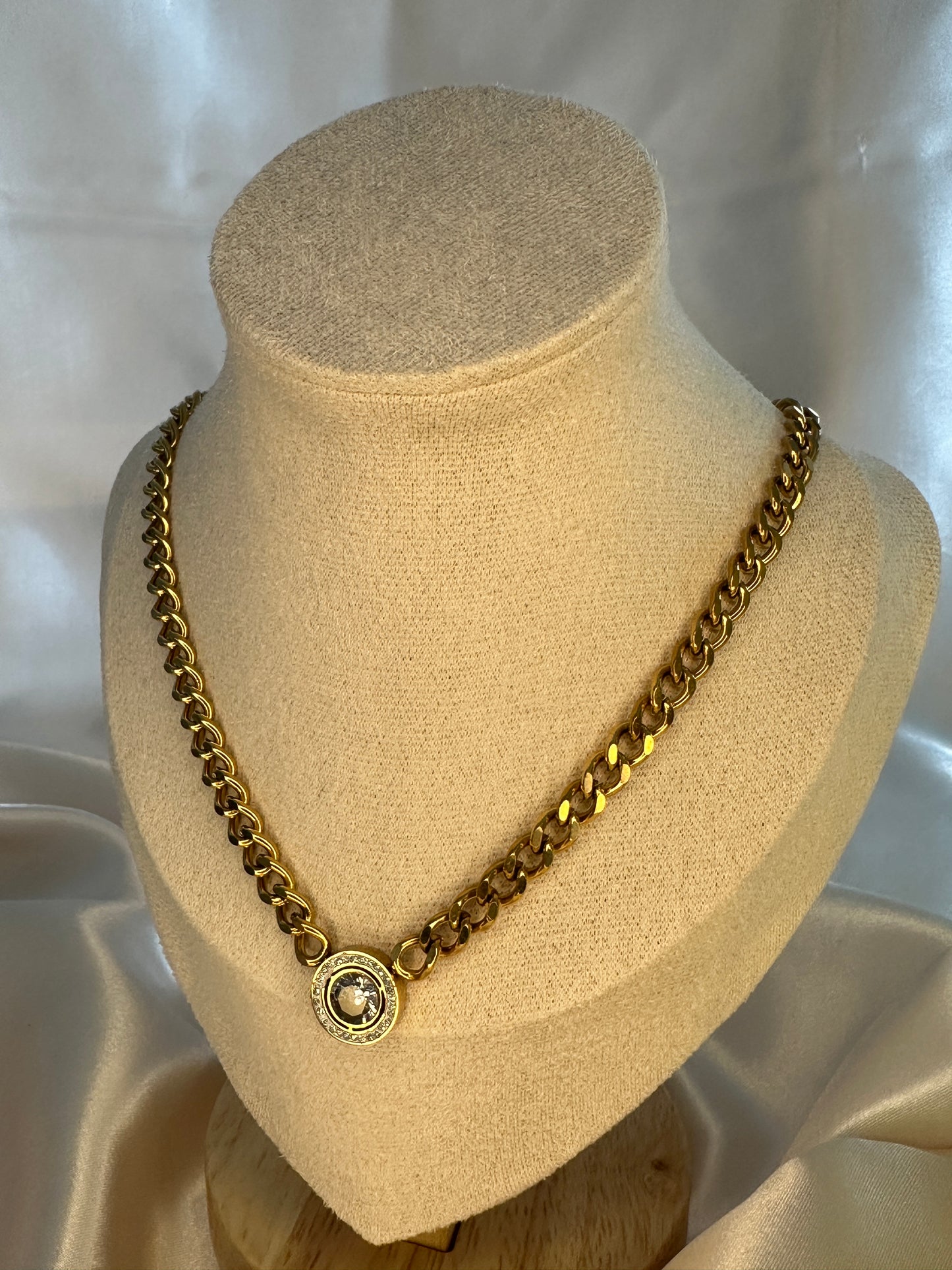 Fabia Solitaire Figaro Chain Necklace
