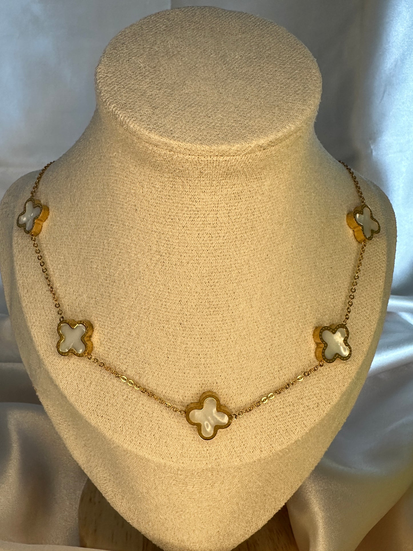 Cassia Four Leaf Clover Necklace Pearl