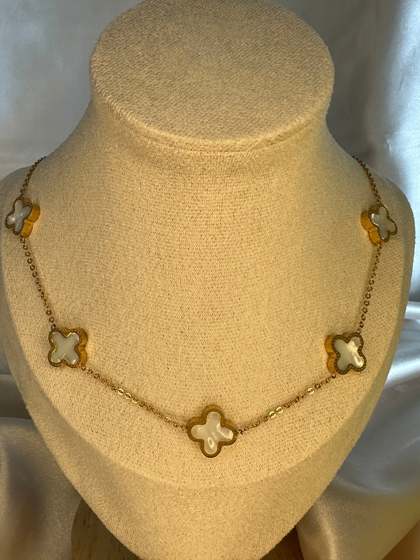 Cassia Four Leaf Clover Necklace Pearl