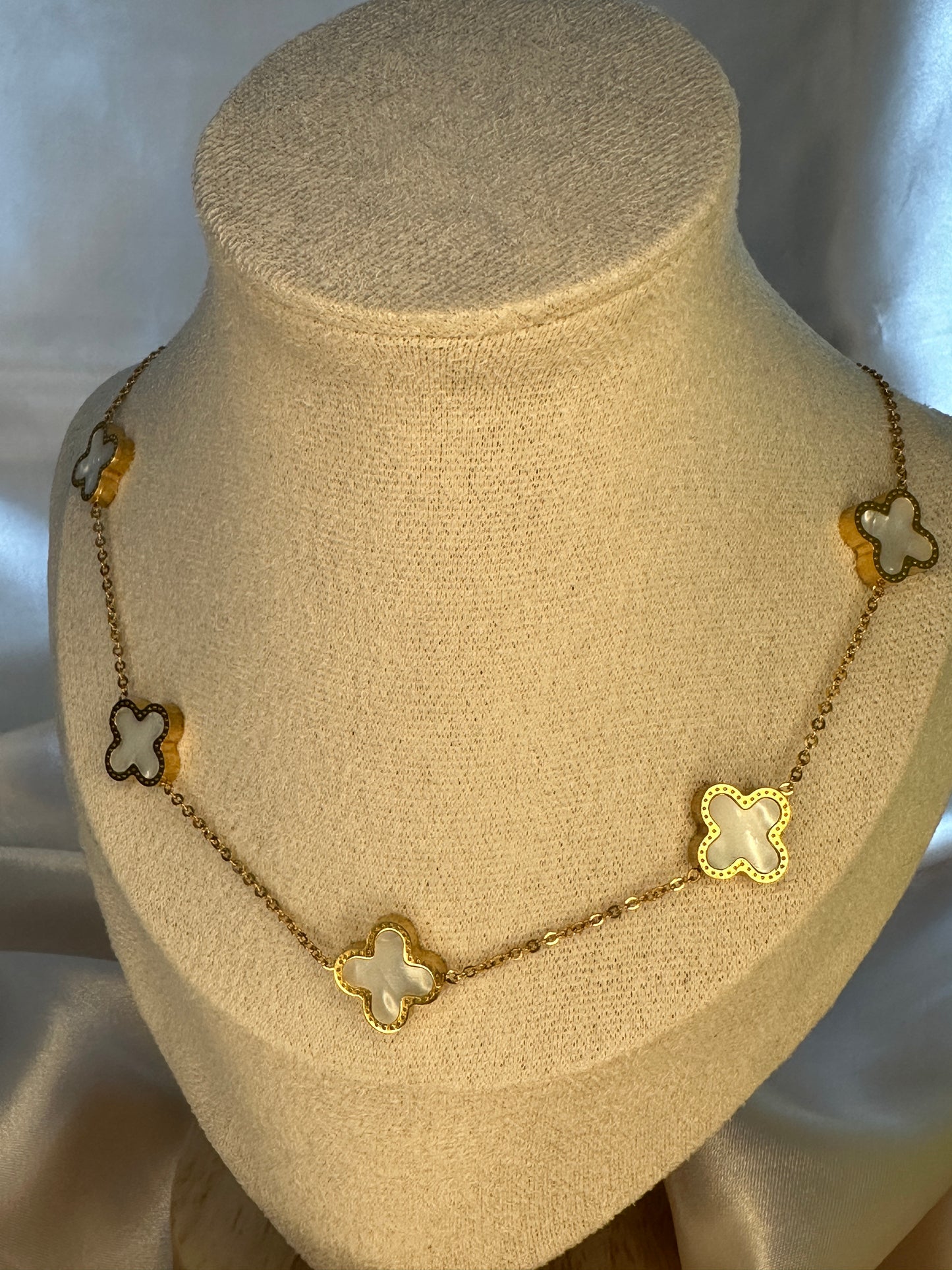 Cassia Four Leaf Clover Necklace Pearl