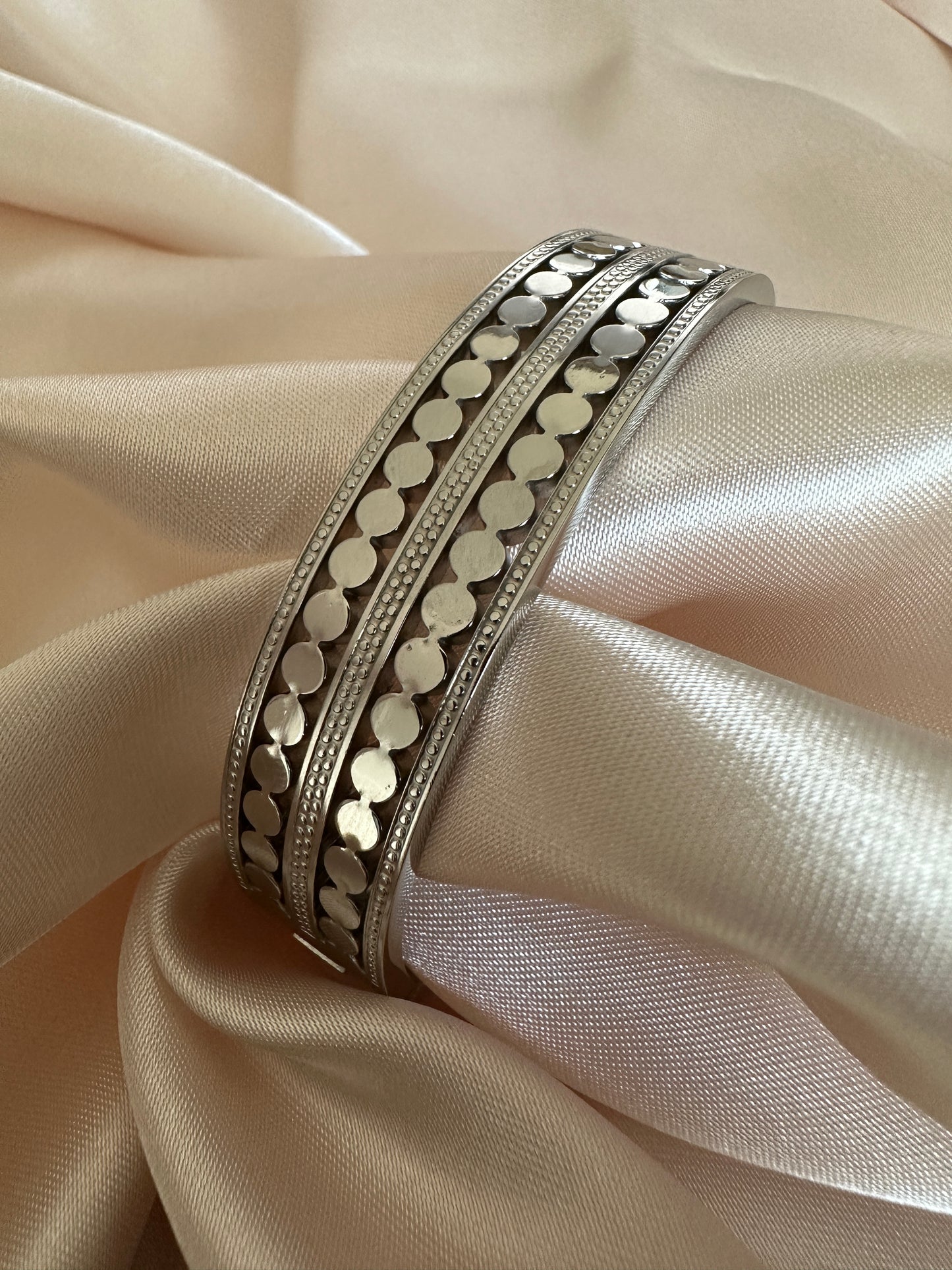 Arwen Stainless Steel Silver Bangle