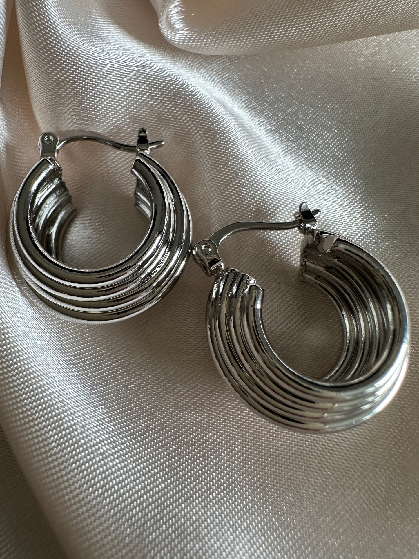 Caroline Thick Hoops