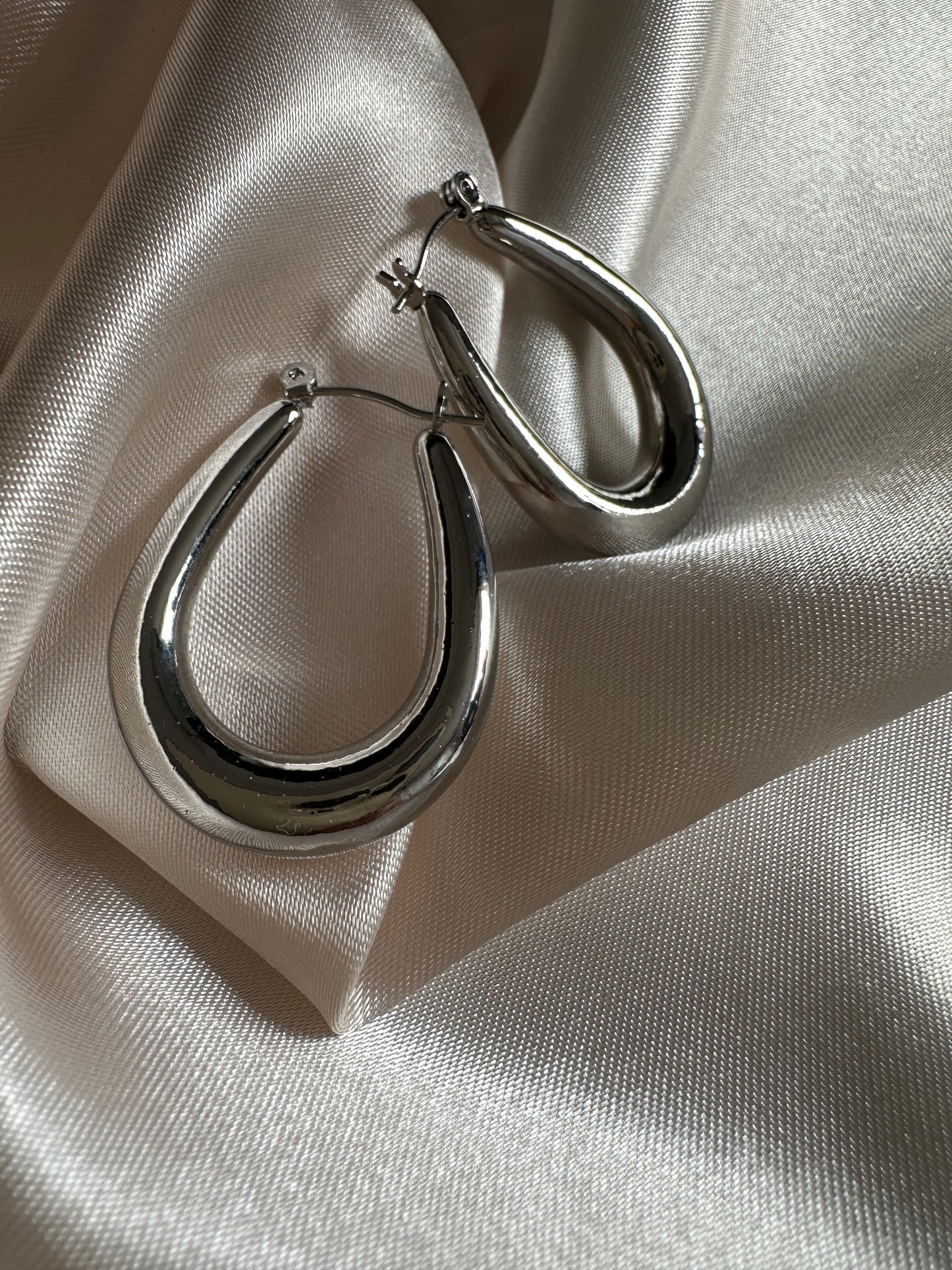 Catrine Thick Hoop Earrings