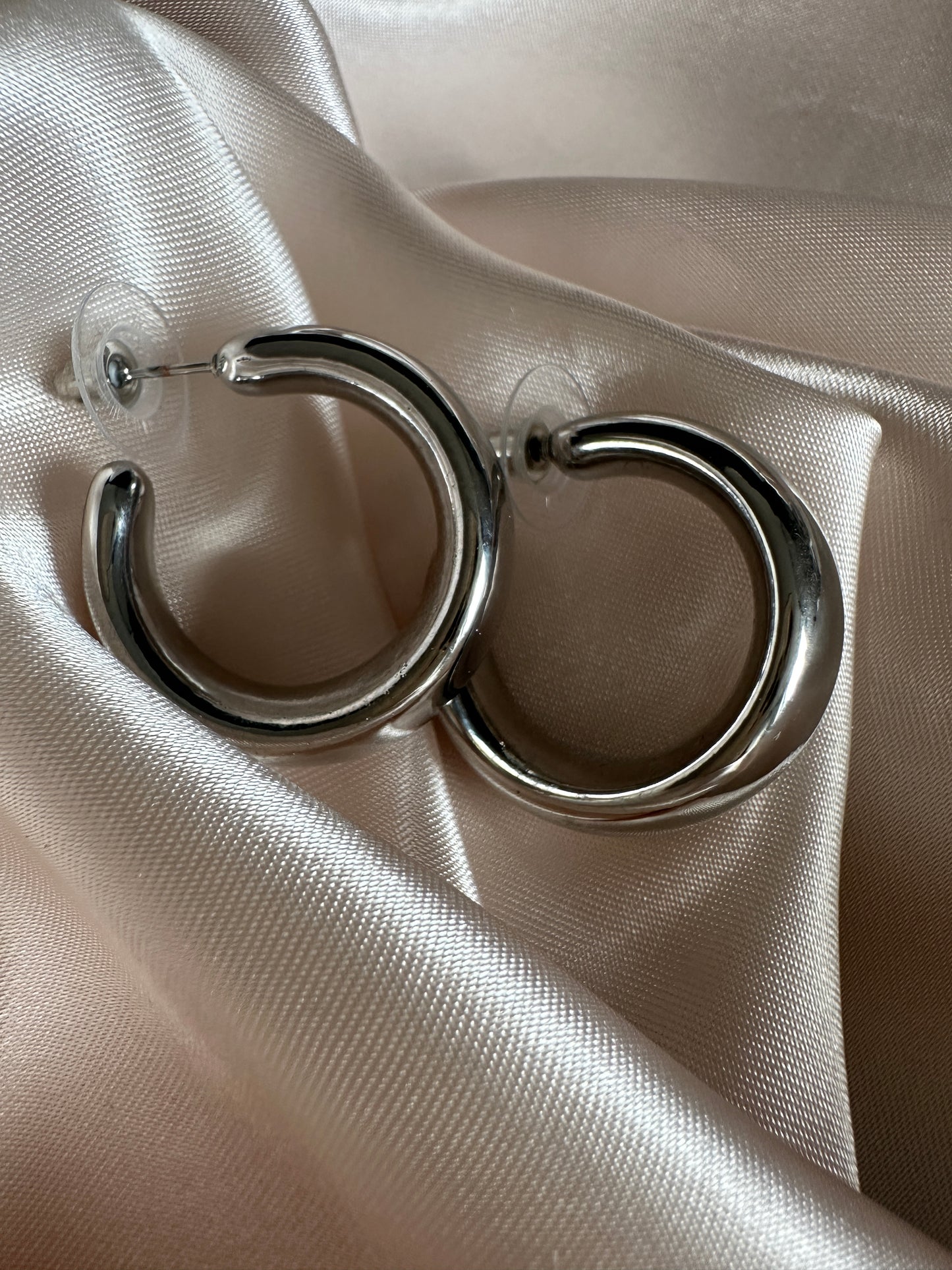 Lilou thick Hoop Earrings