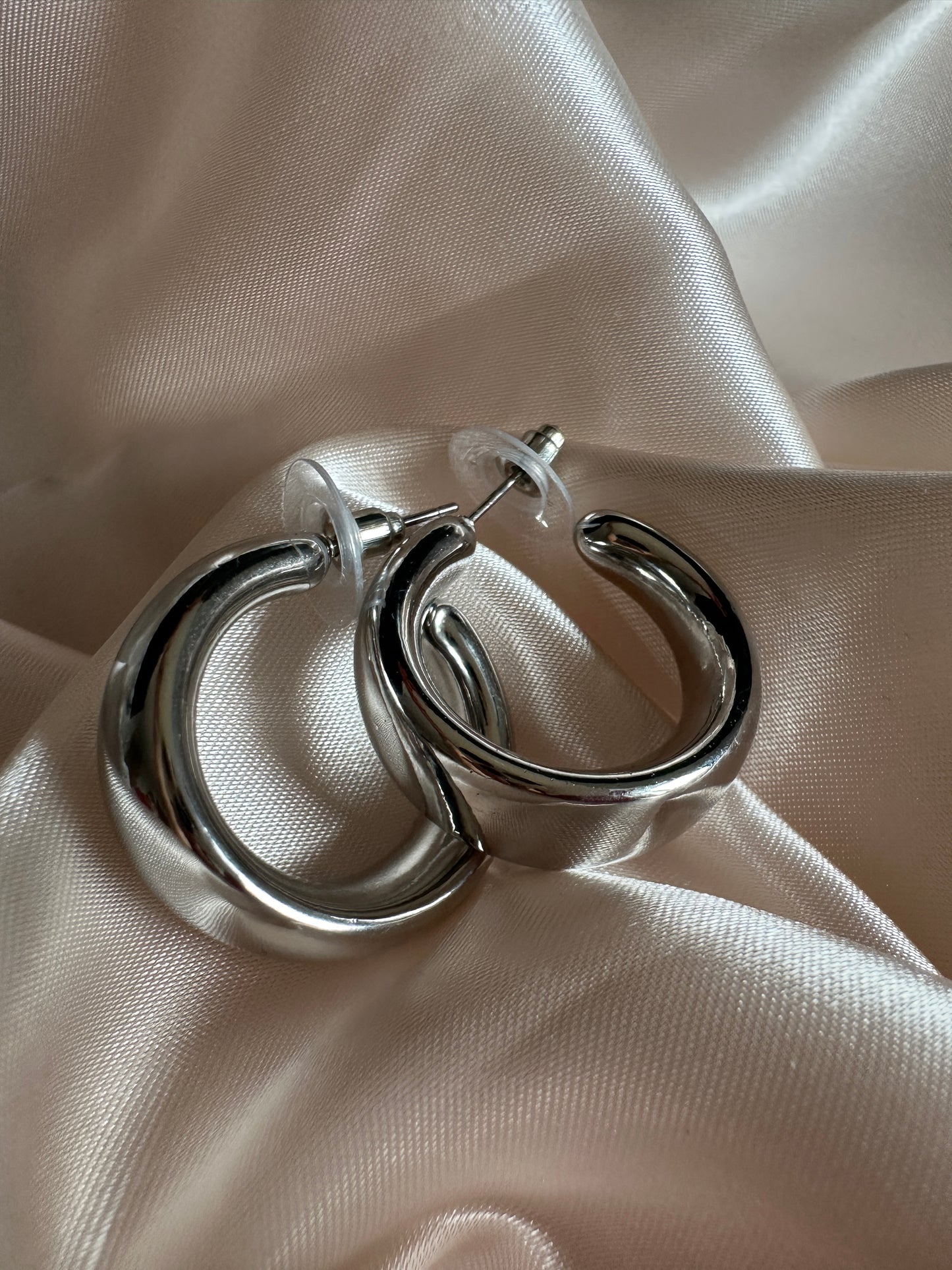 Lilou thick Hoop Earrings