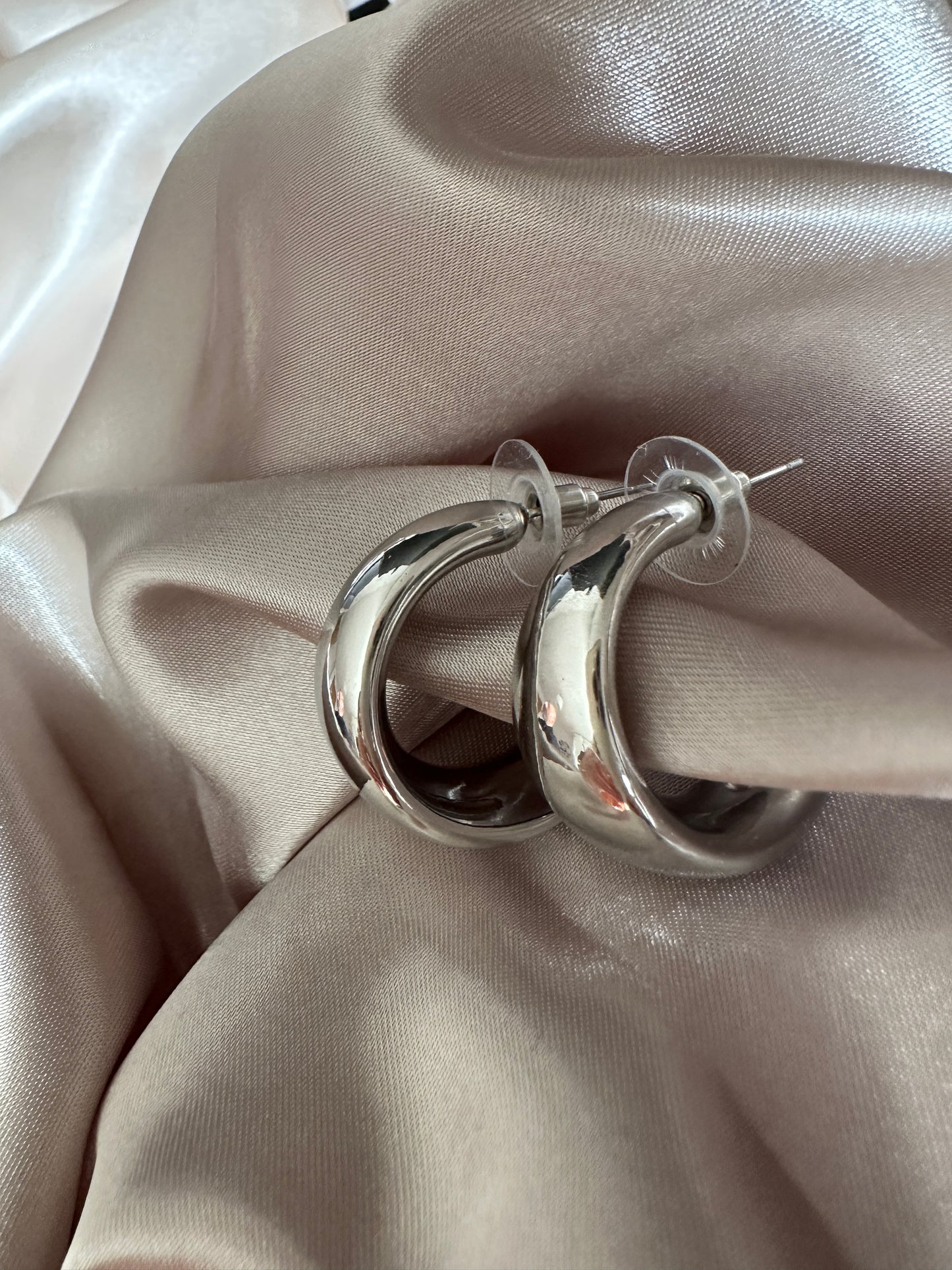 Lilou thick Hoop Earrings