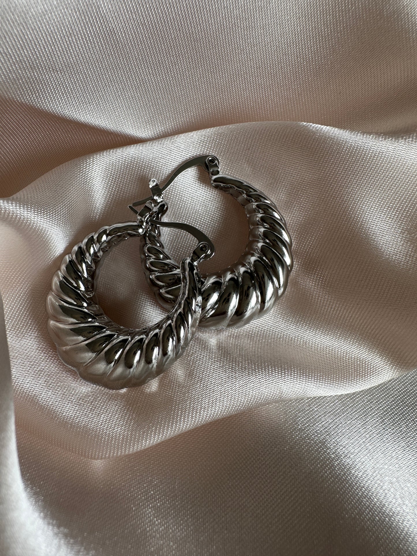 Story Twist Hoops
