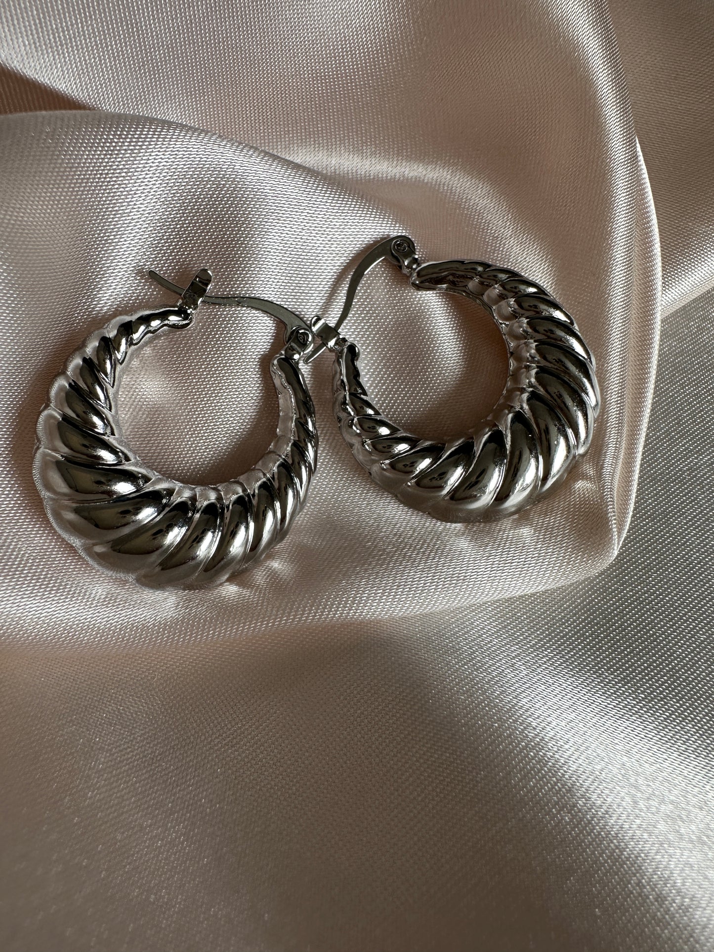 Story Twist Hoops