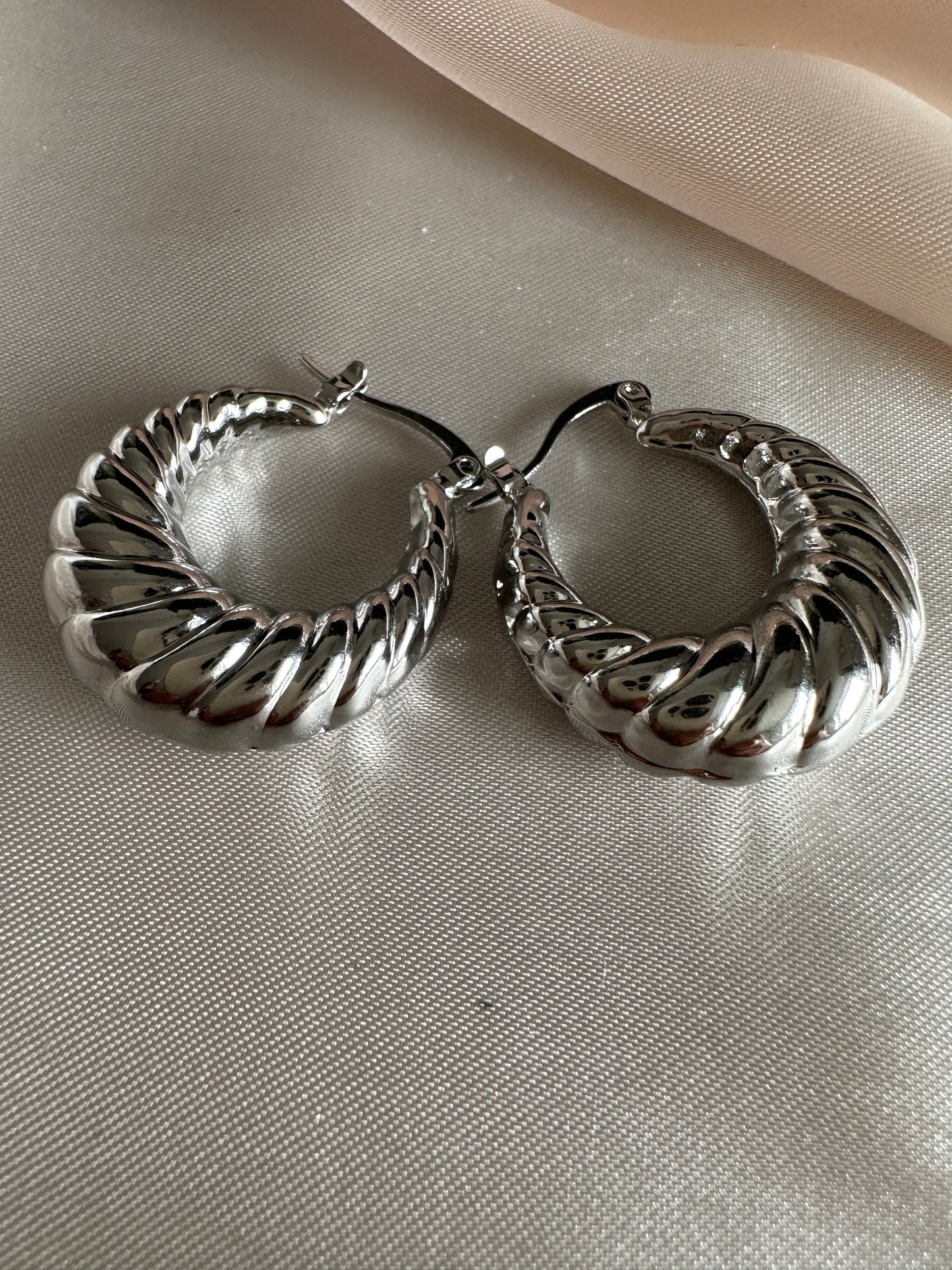 Story Twist Hoops