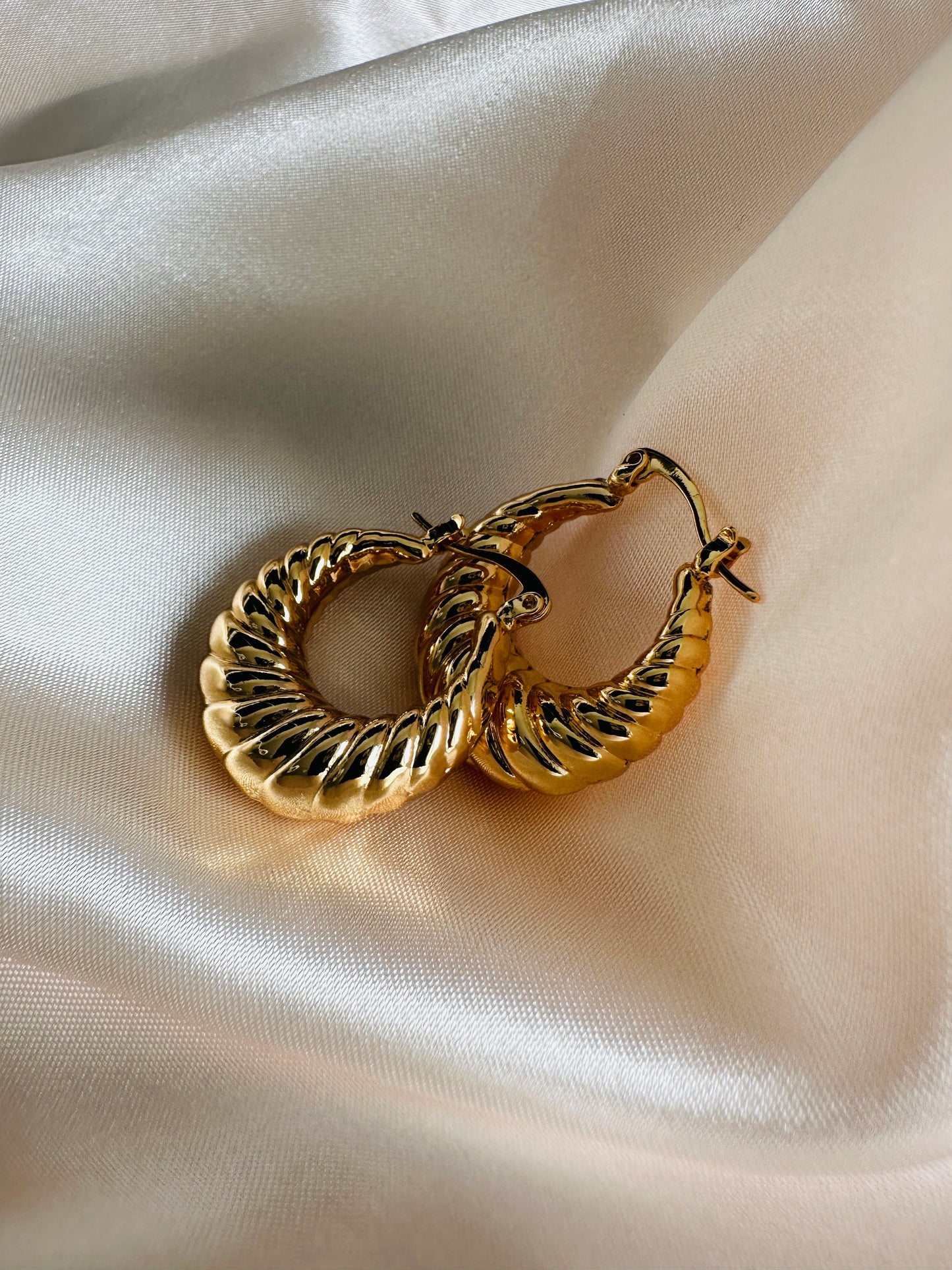 Beth Gold Twist Huggies