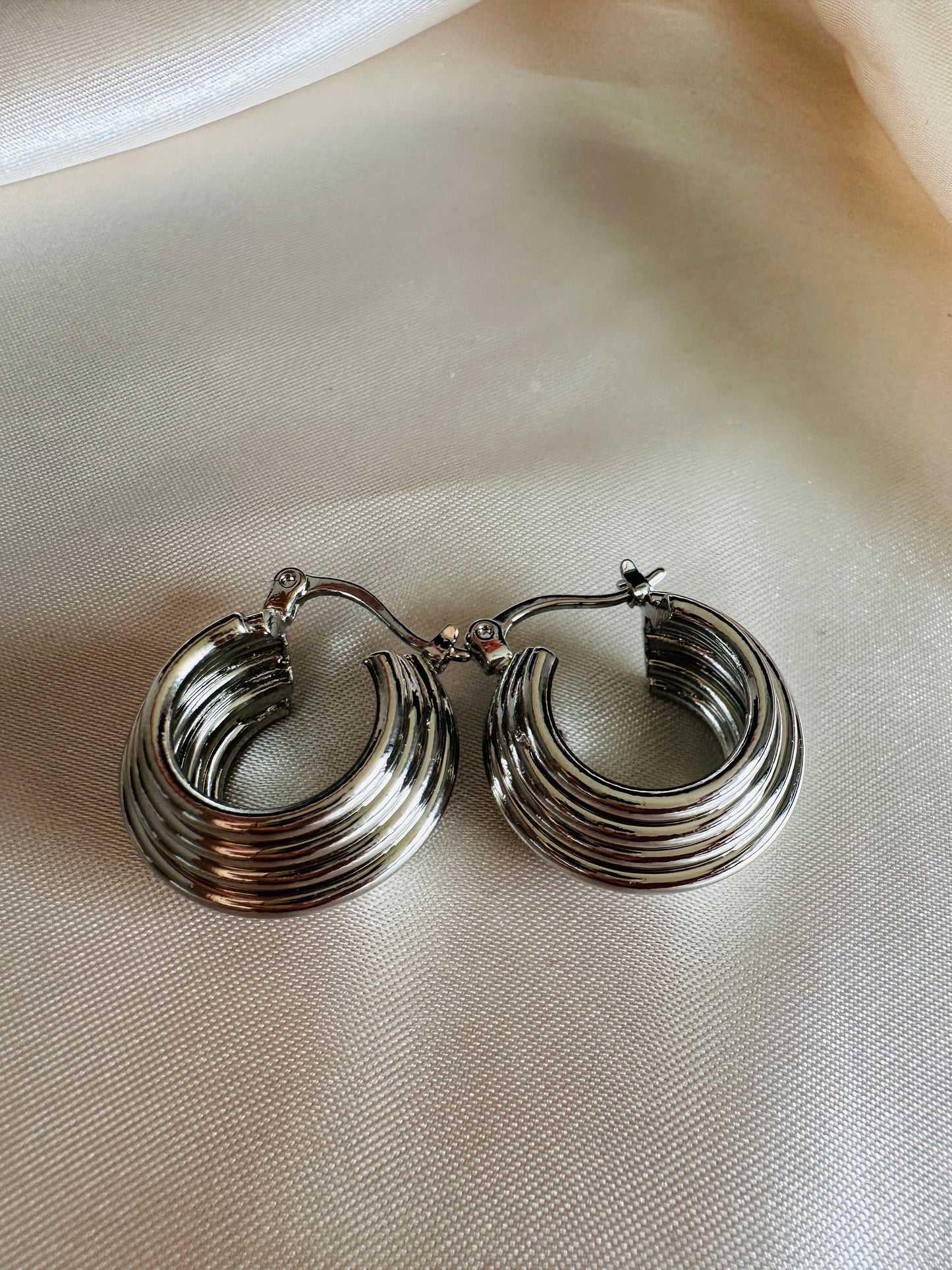 Caroline Thick Hoops
