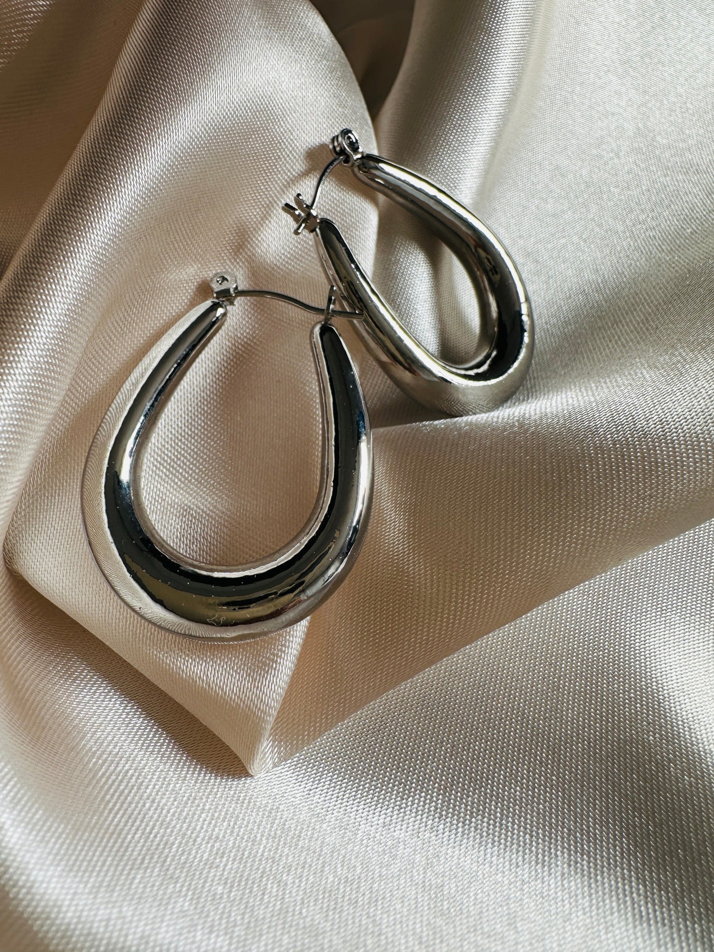 Catrine Thick Hoop Earrings