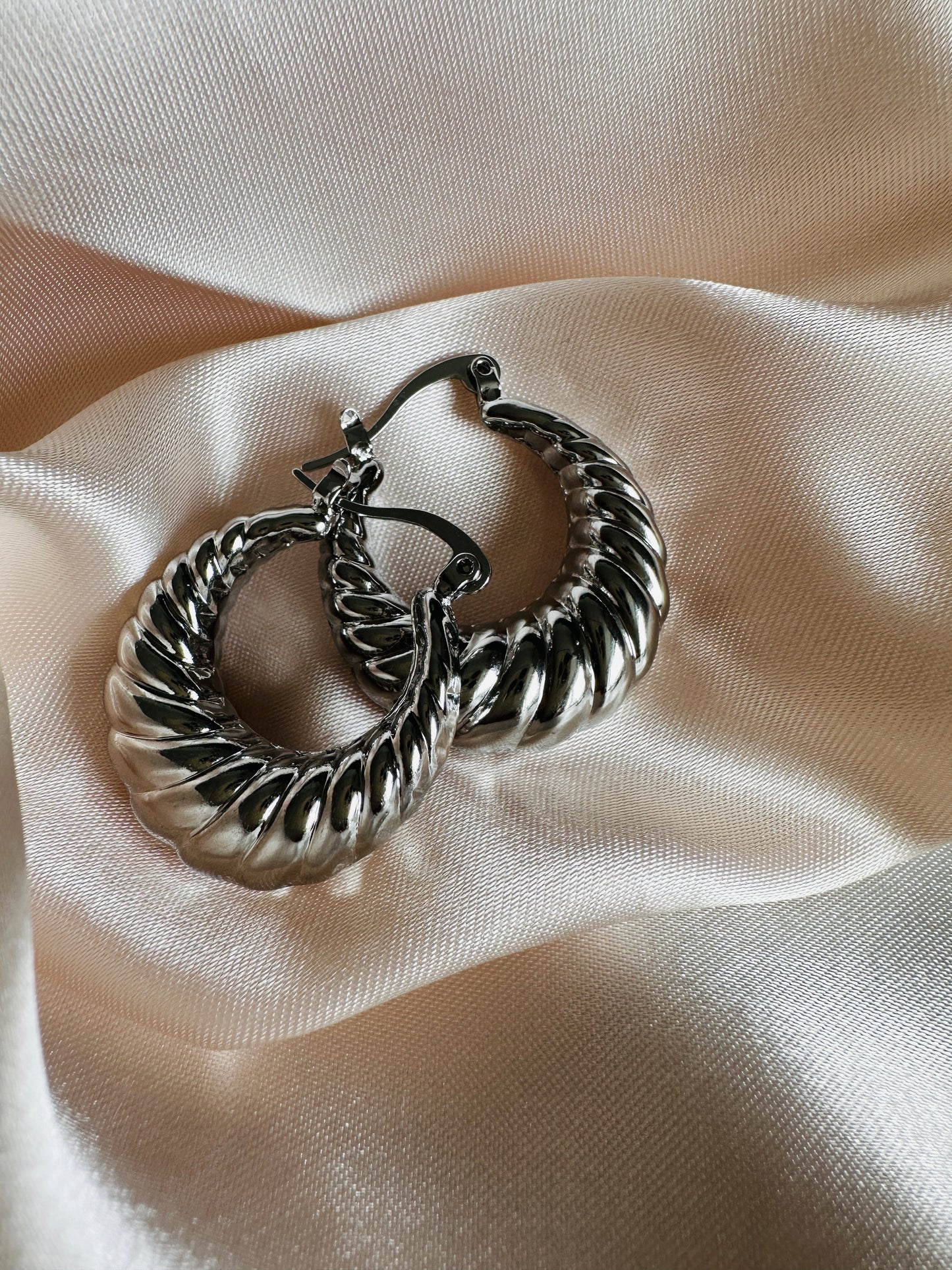 Story Twist Hoops