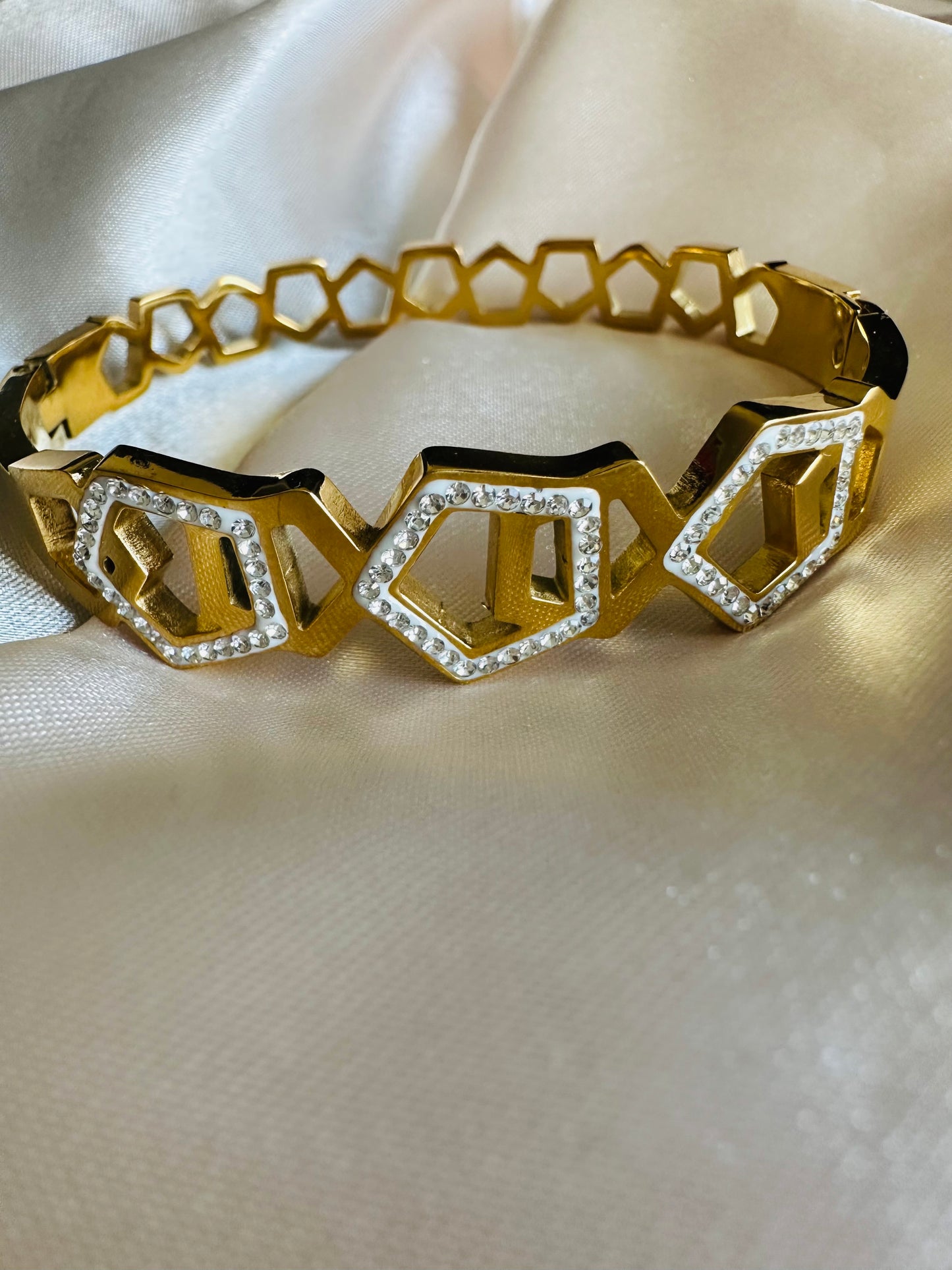 Aurelia 18K Gold Bangle