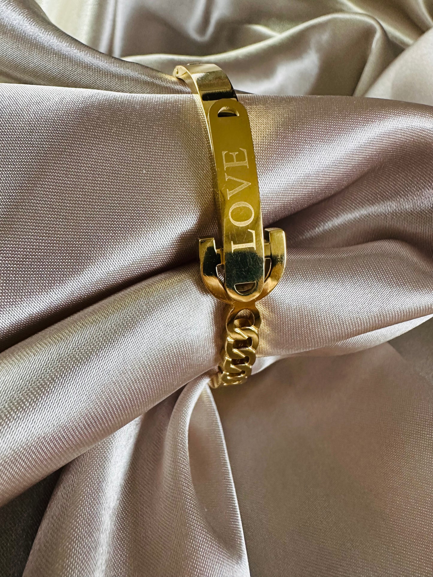 Marie 18K Gold Bangle