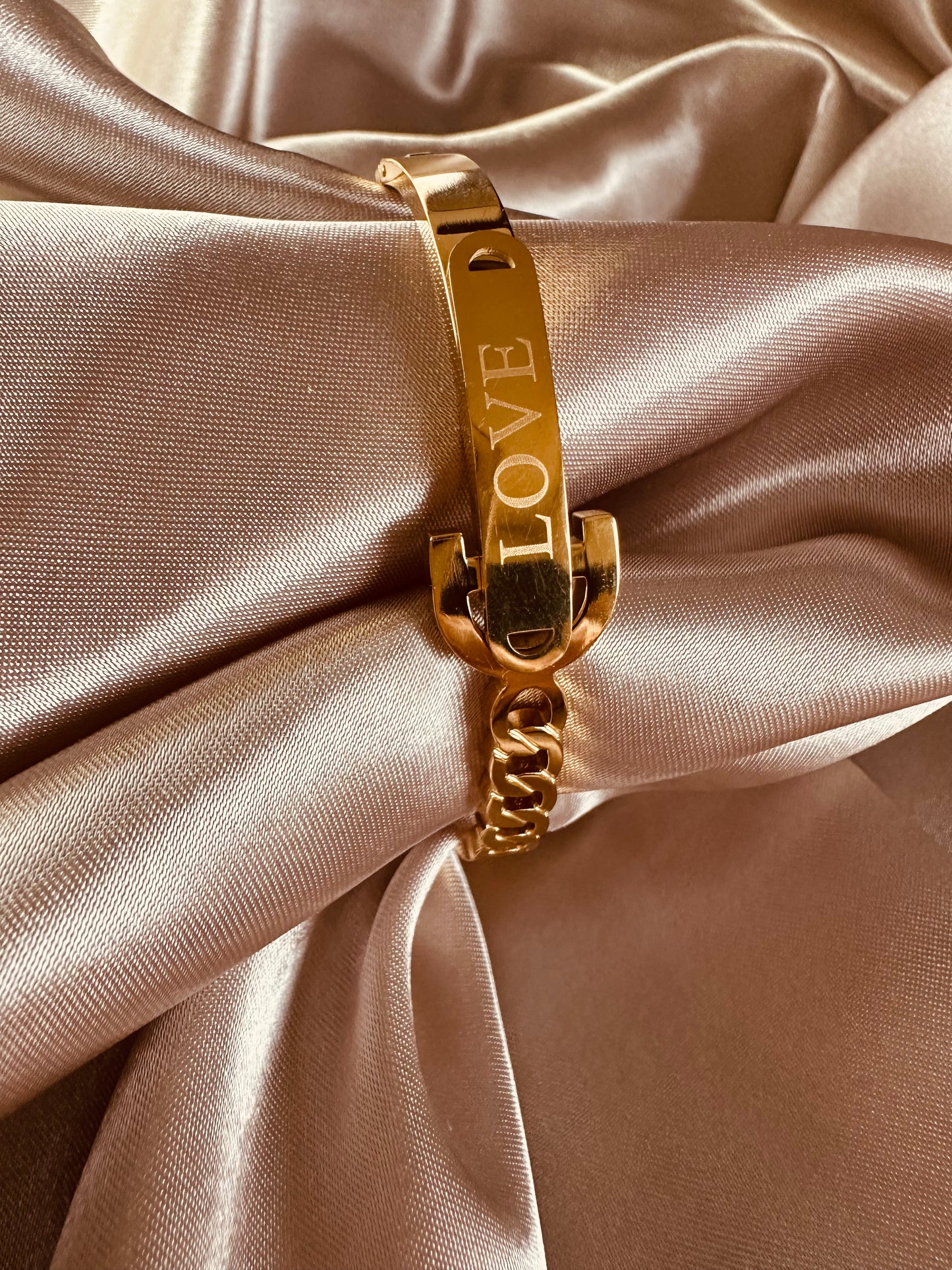 Marie 18K Gold Bangle