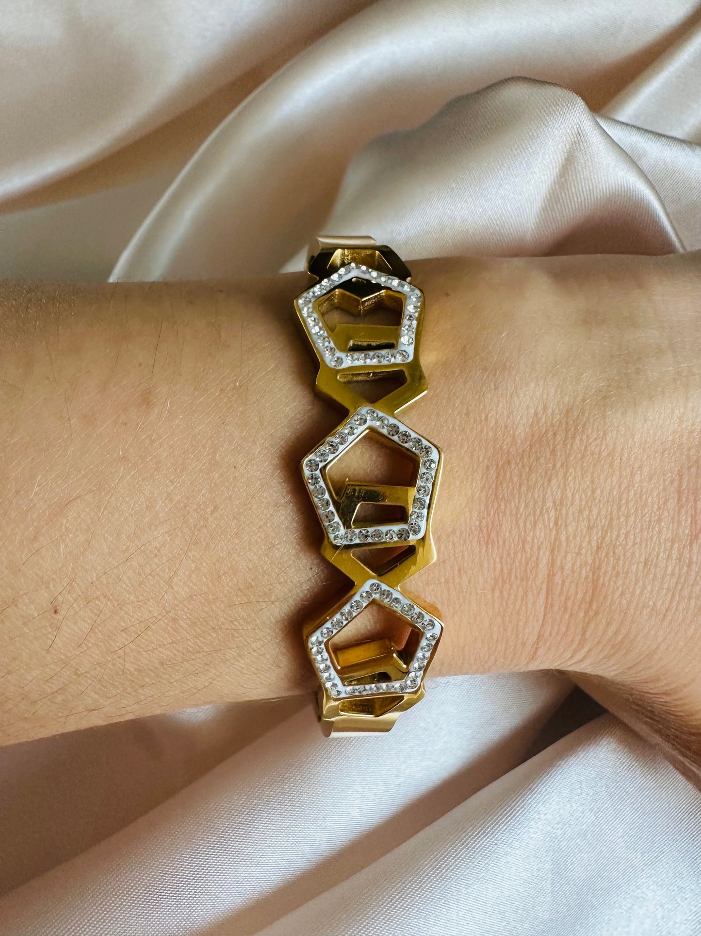Aurelia 18K Gold Bangle