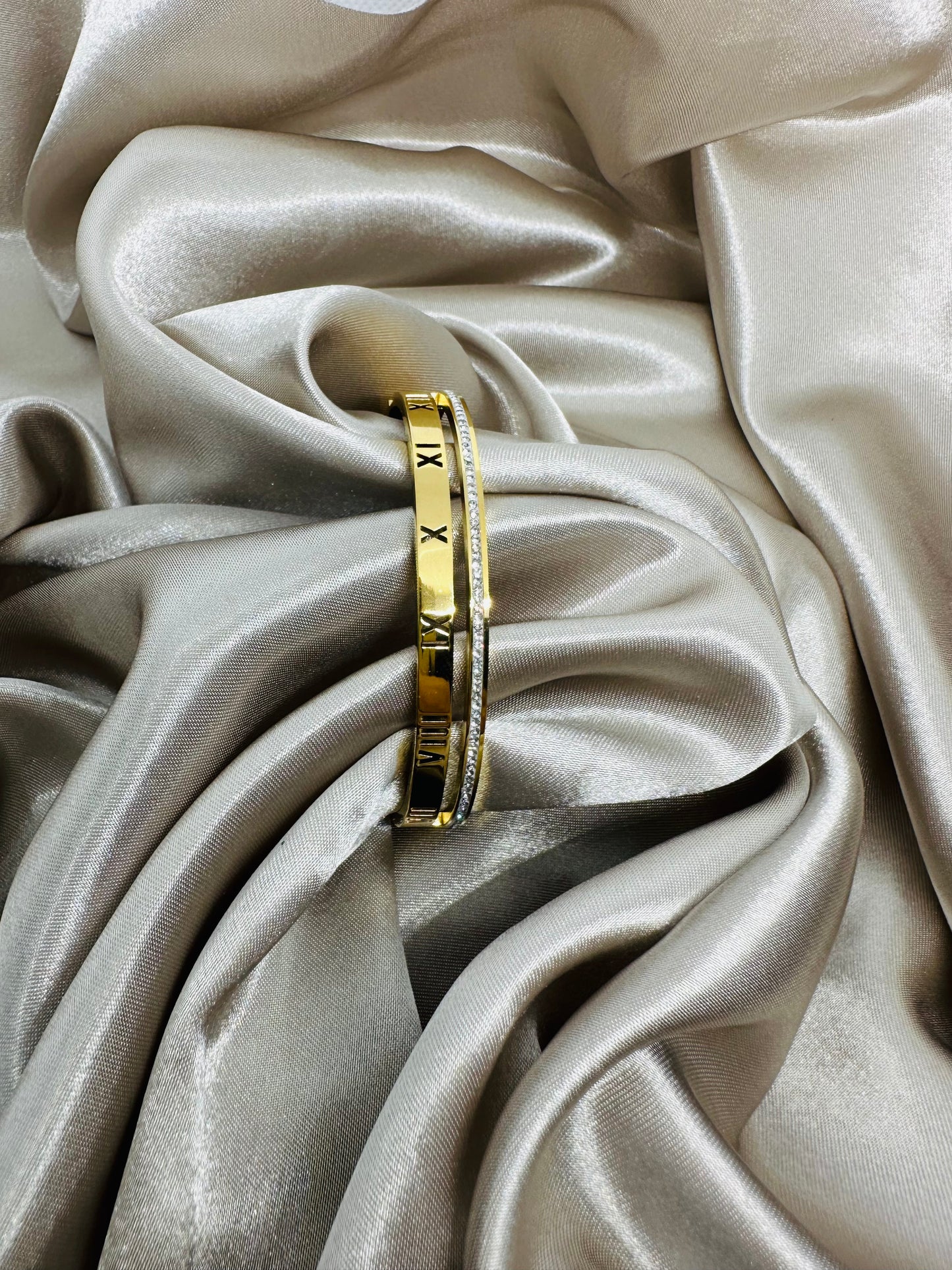 Betsy 18K Gold Bangle