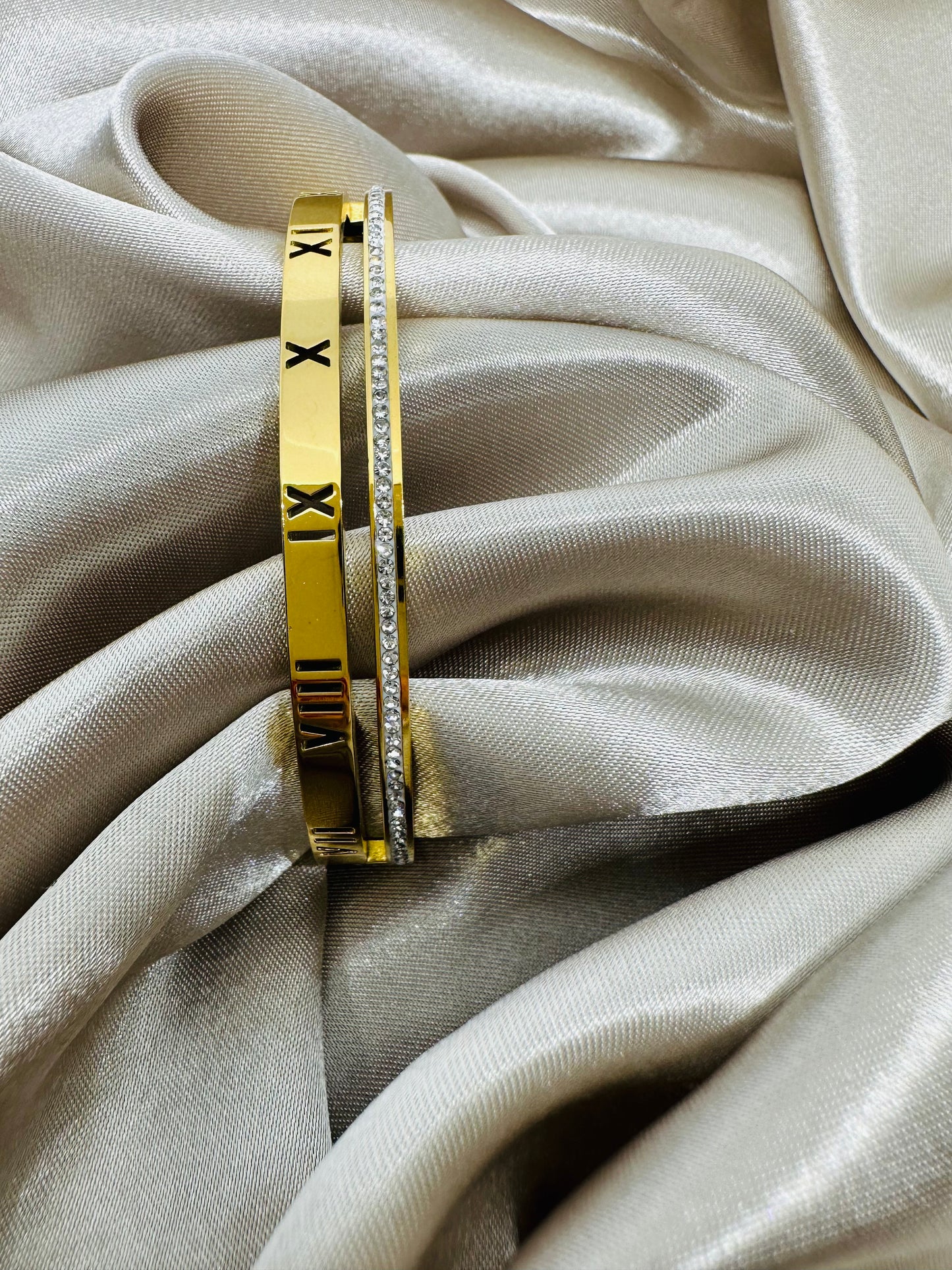 Betsy 18K Gold Bangle