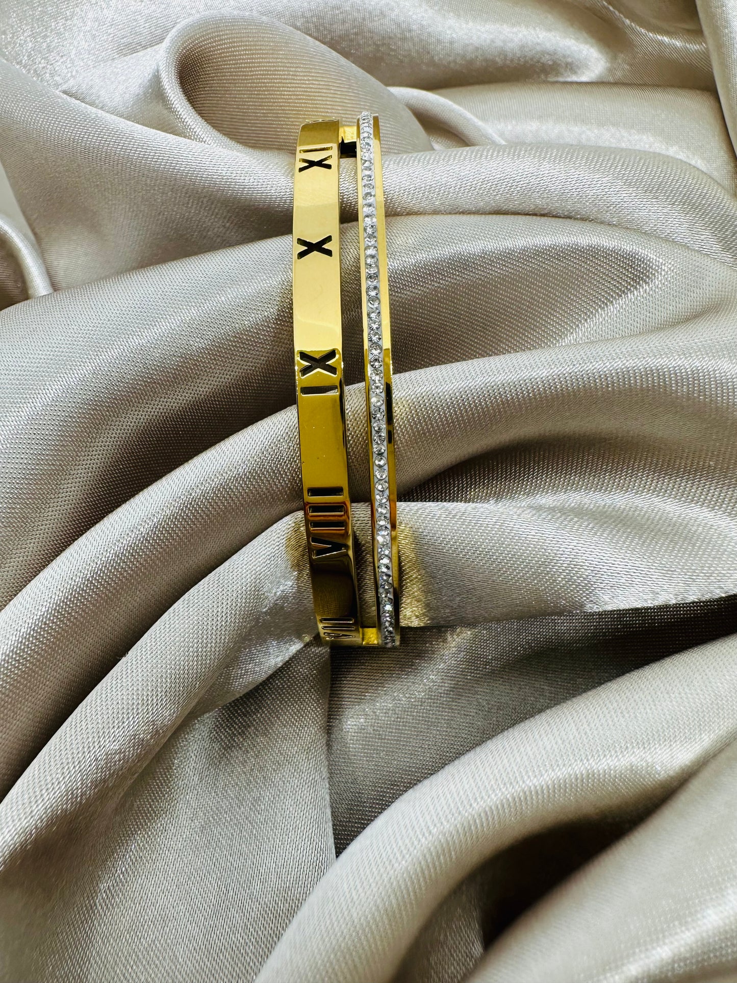 Betsy 18K Gold Bangle