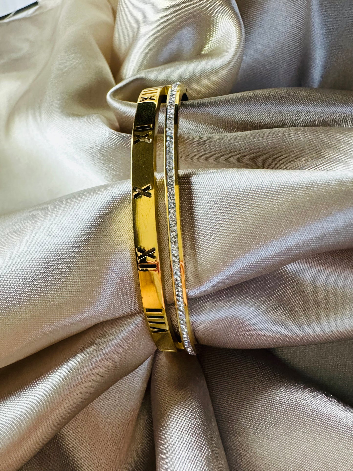 Betsy 18K Gold Bangle