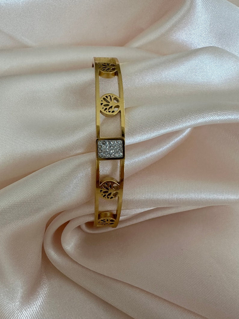 Aeliana 18K Gold Bangle