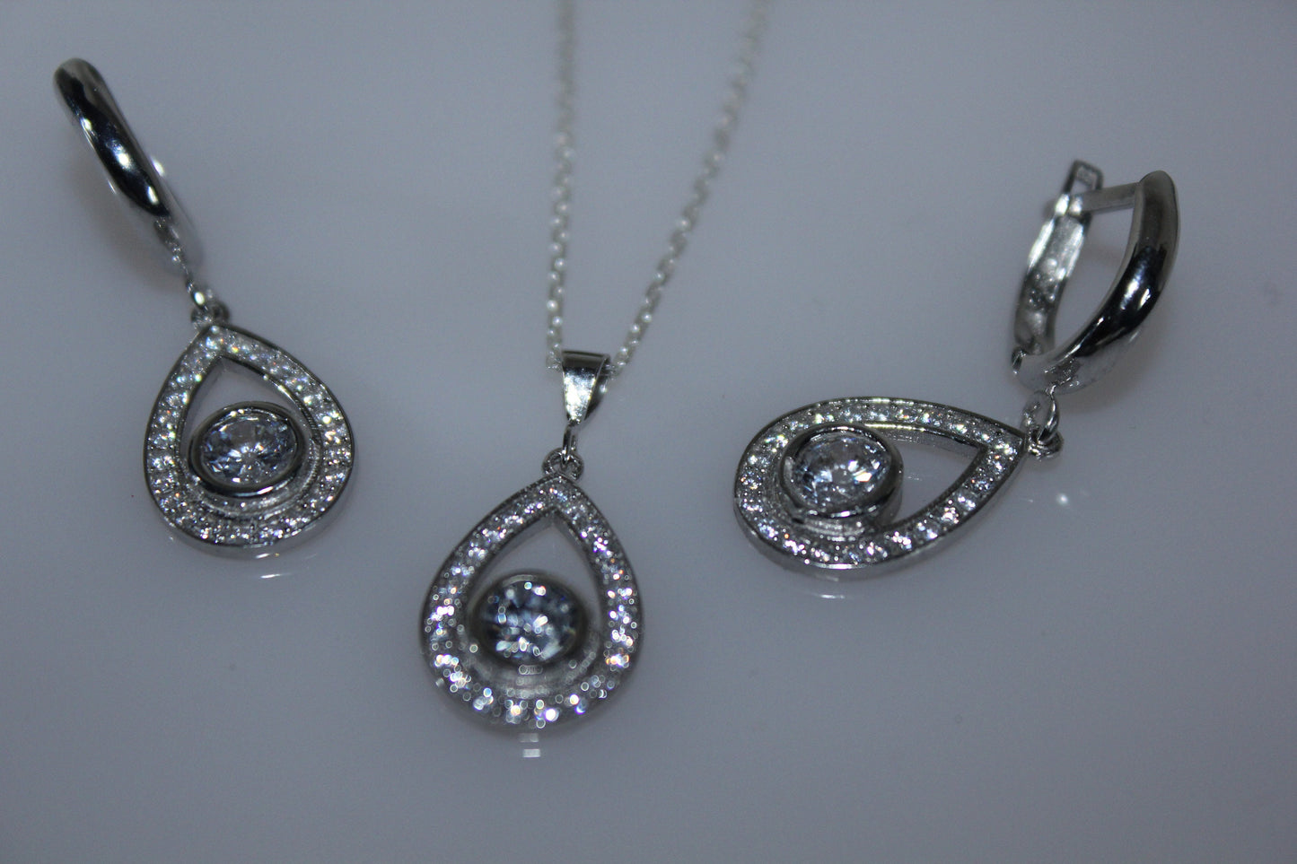 Lona Waterdrop Necklace and Earring Set