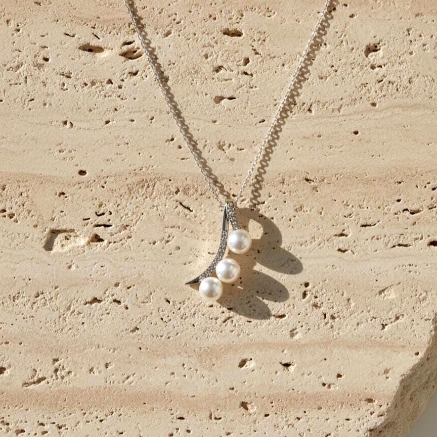 Sterling Silver Pearl Pendant Necklace - Elegant 3-Pearl Design
