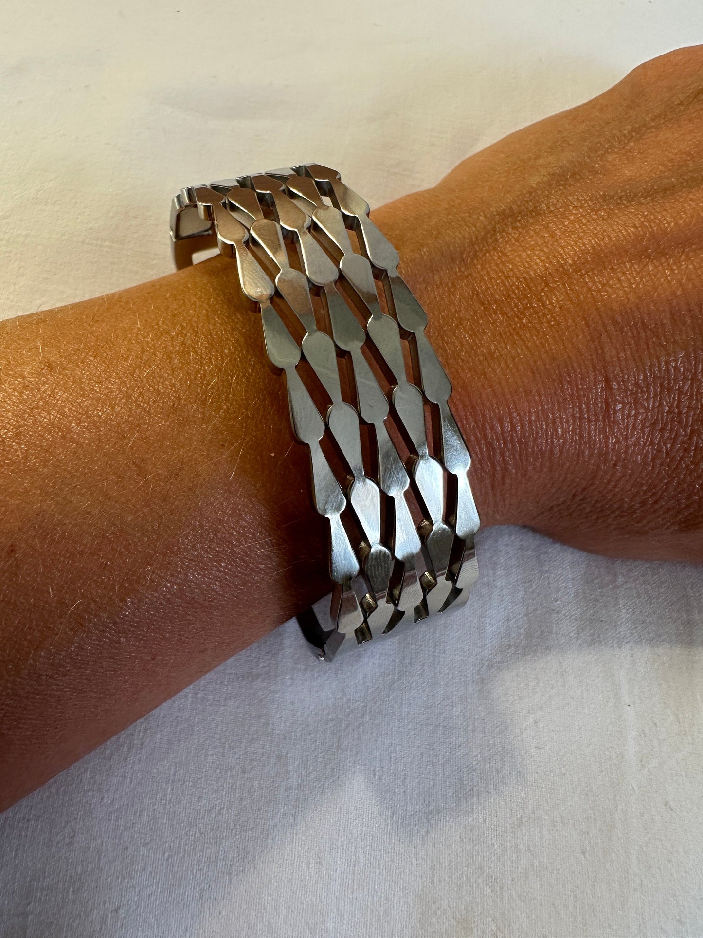 Stainless Steel Silver Bangle: Tarnishproof, Hypoallergenic
