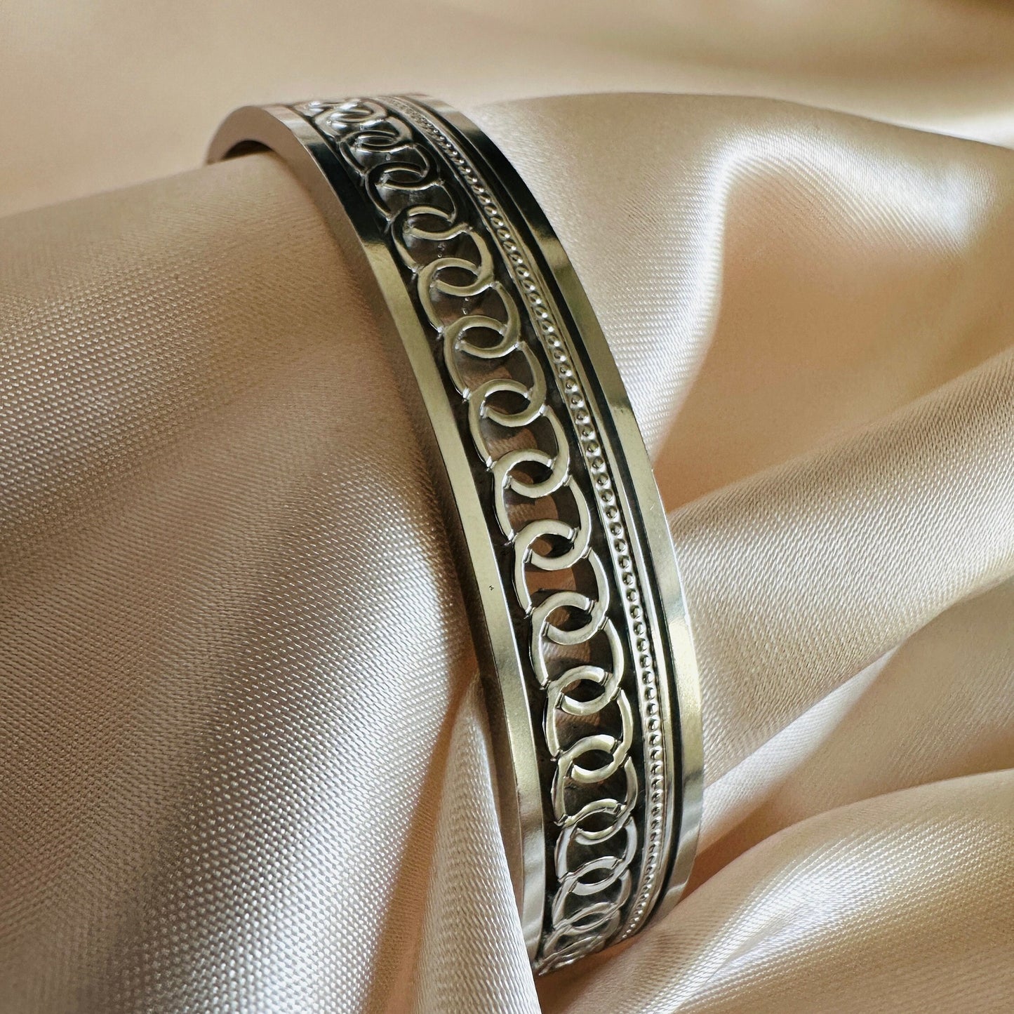 Stainless Steel Silver Bangle: Tarnishproof Chain Design