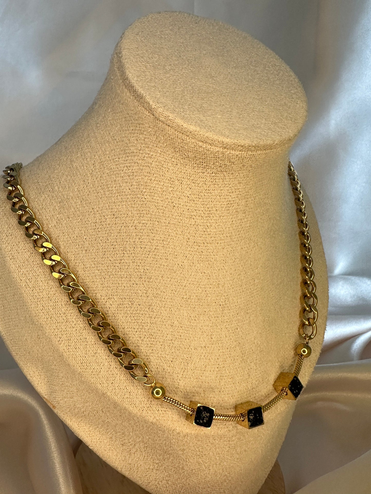 Gold Figaro Chain Necklace: Hypoallergenic Gift for Mom