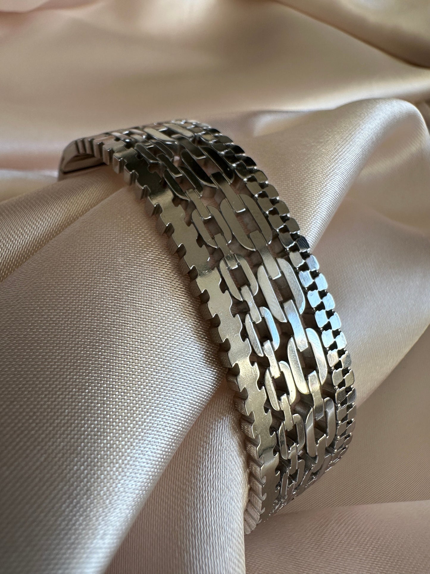 Stainless Steel Chain Bangle: Tarnishproof Silver Bracelet