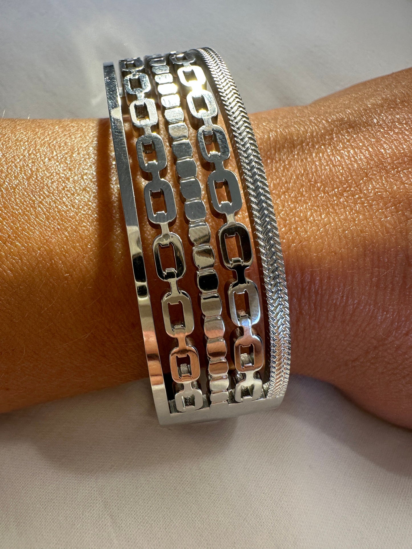 Stainless Steel Silver Bangle: Tarnishproof Chain Bracelet
