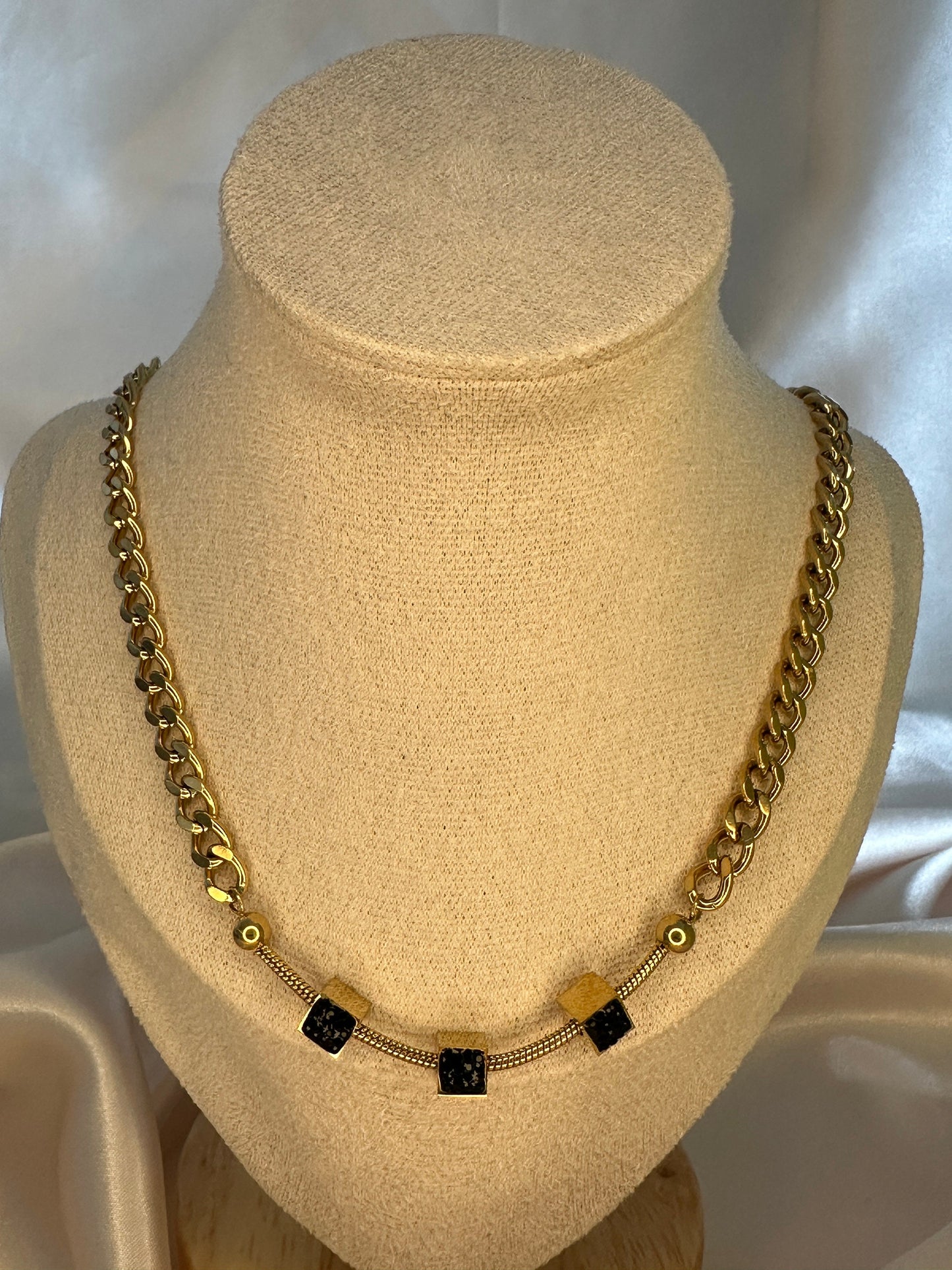 Gold Figaro Chain Necklace: Hypoallergenic Gift for Mom