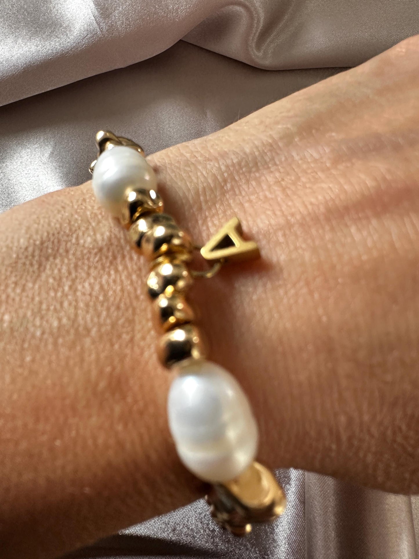 Natural Pearl and Free Form Hematite Bracelet– Delicate Handmade Jewelry for Women