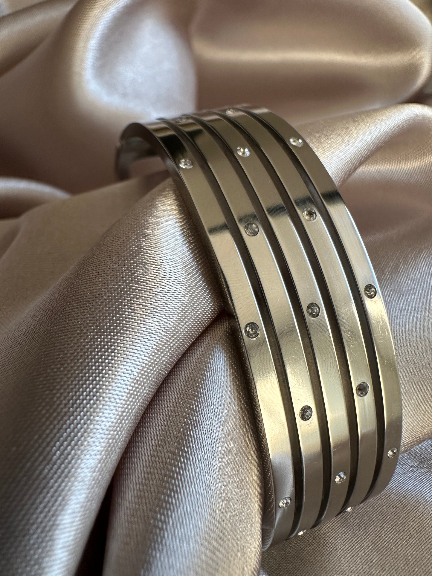 Silver Stainless Steel Bangle: Nickel-Free Modern Bracelet