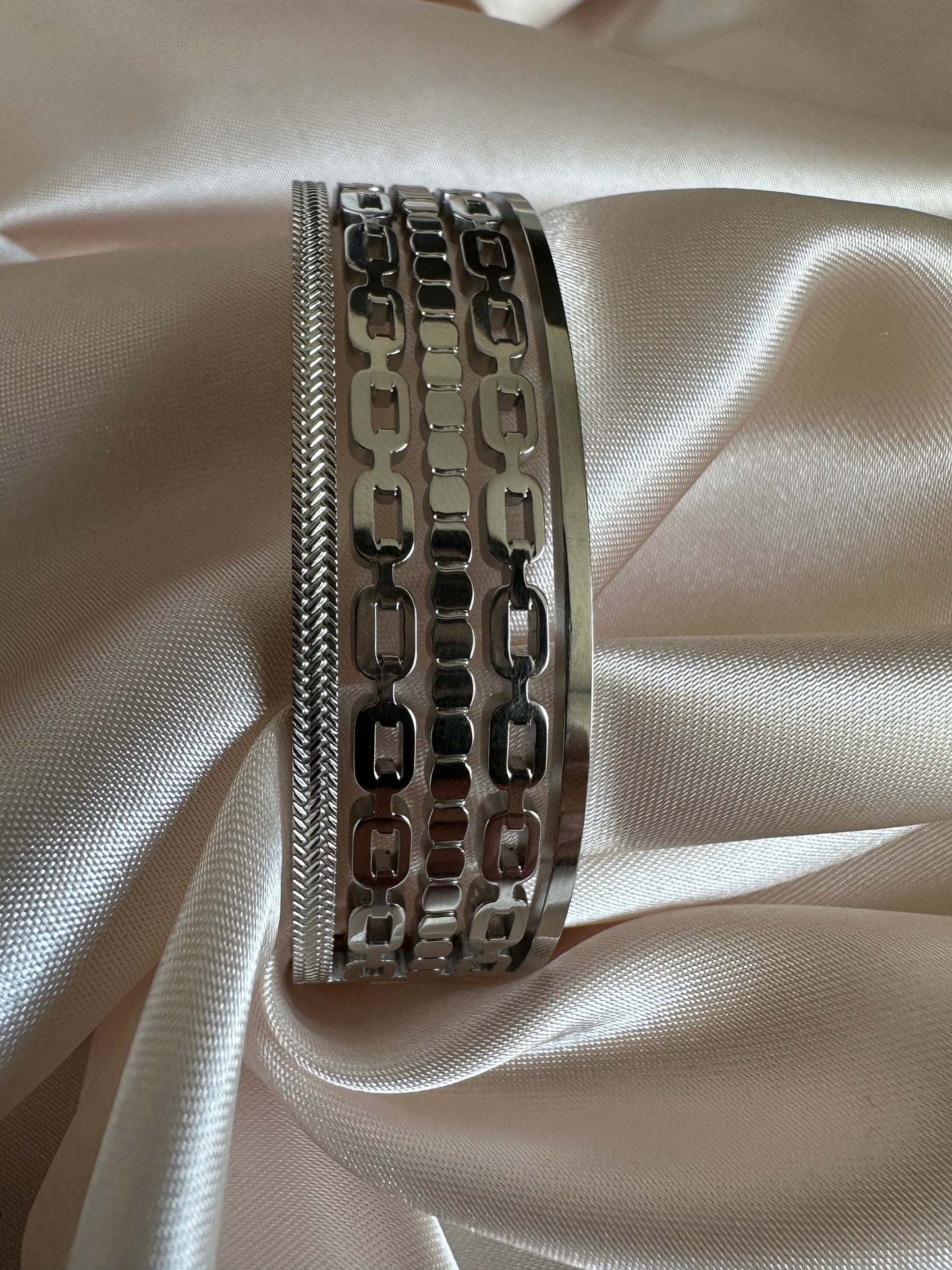 Stainless Steel Silver Bangle: Tarnishproof Chain Bracelet
