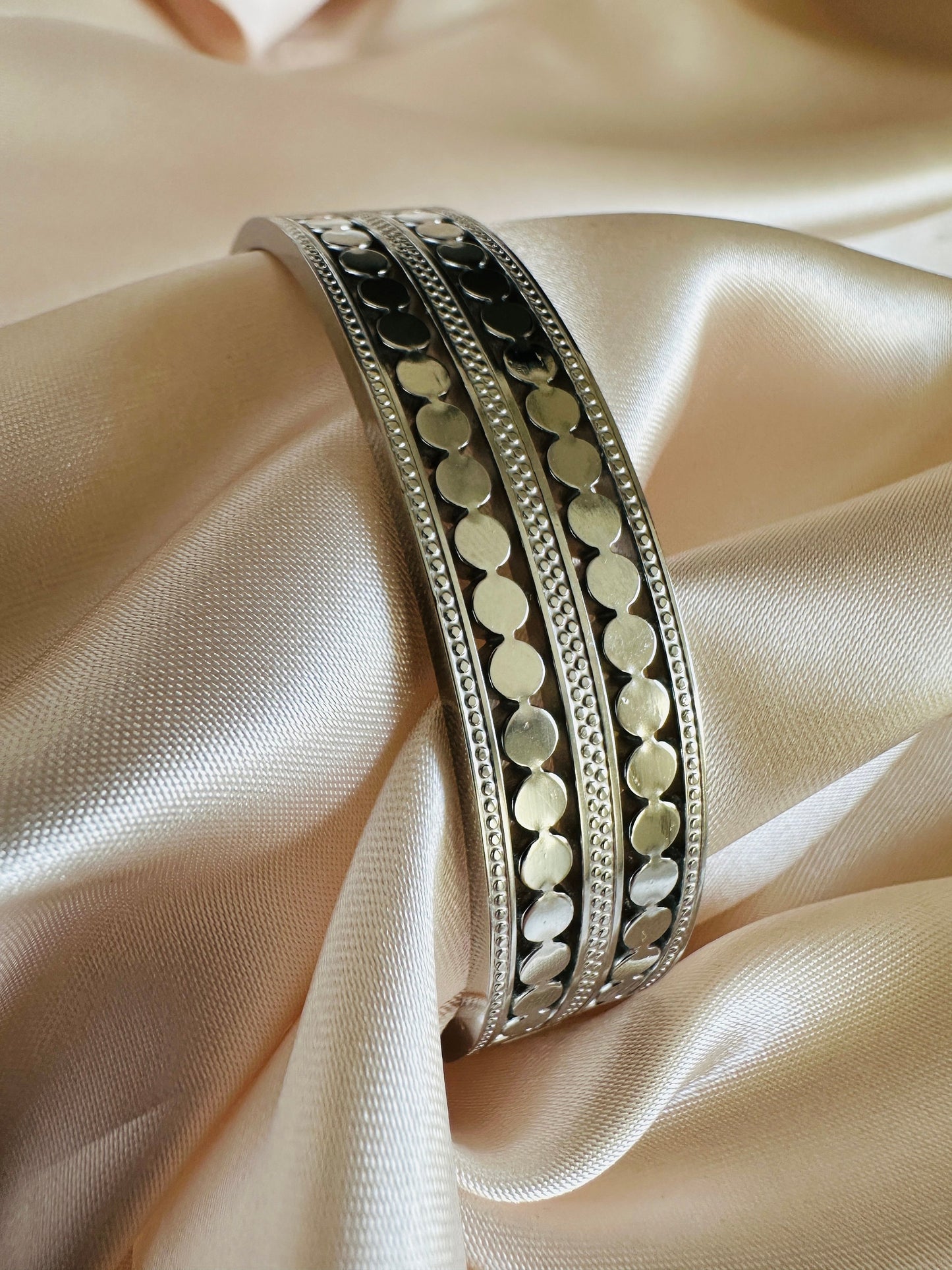 Arwen Stainless Steel Bangle: Silver Circle Design, Tarnishproof