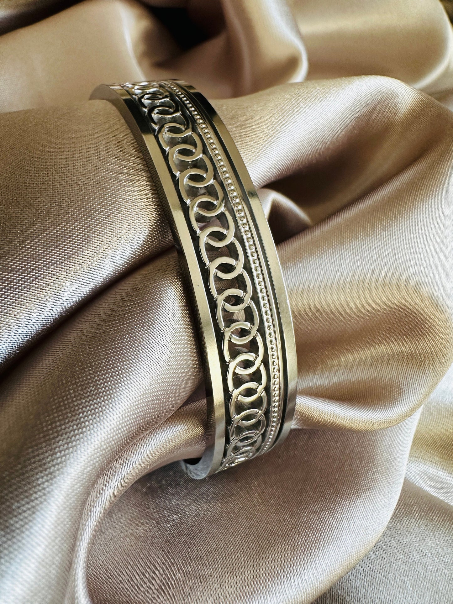 Stainless Steel Silver Bangle: Tarnishproof Chain Design