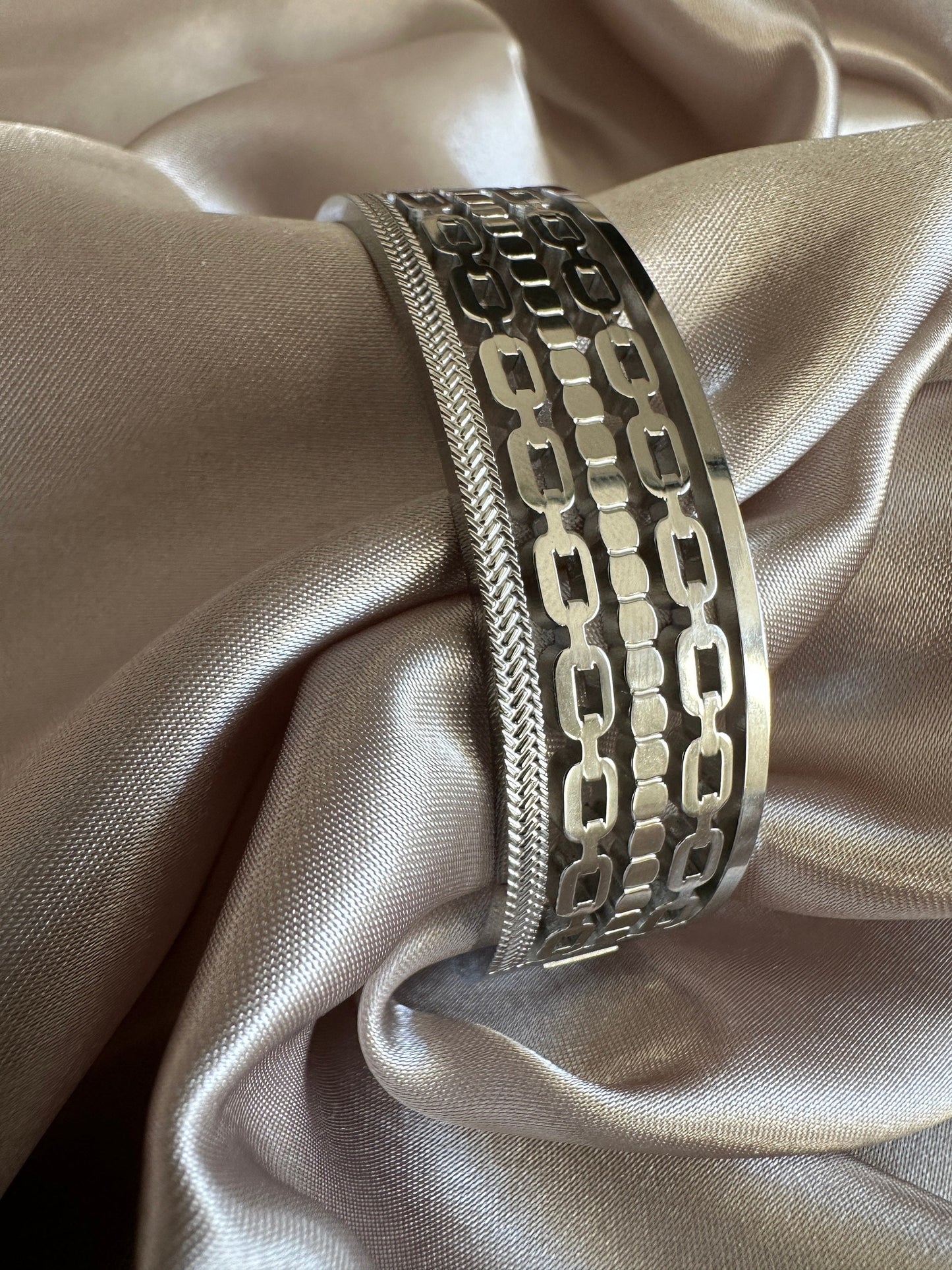 Stainless Steel Silver Bangle: Tarnishproof Chain Bracelet