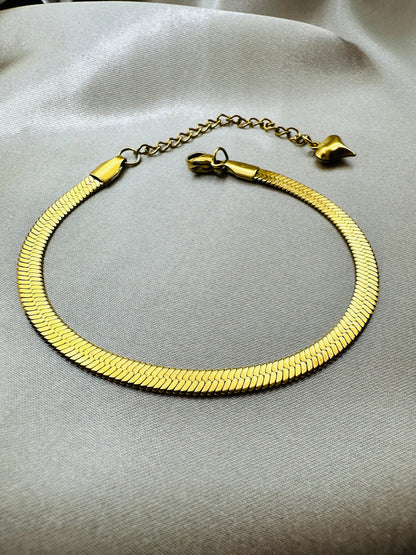Gold Chain Bracelet: Hypoallergenic Stainless Steel