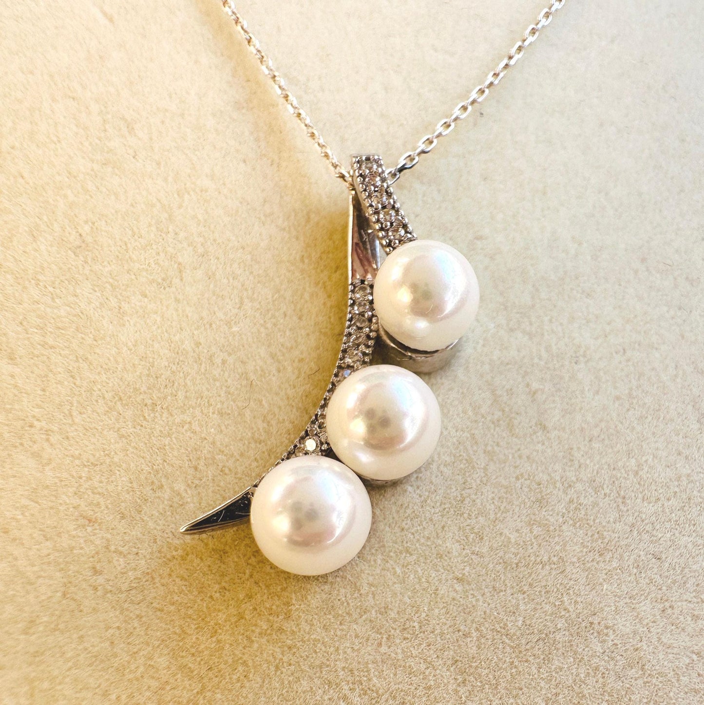 Sterling Silver Pearl Pendant Necklace - Elegant 3-Pearl Design