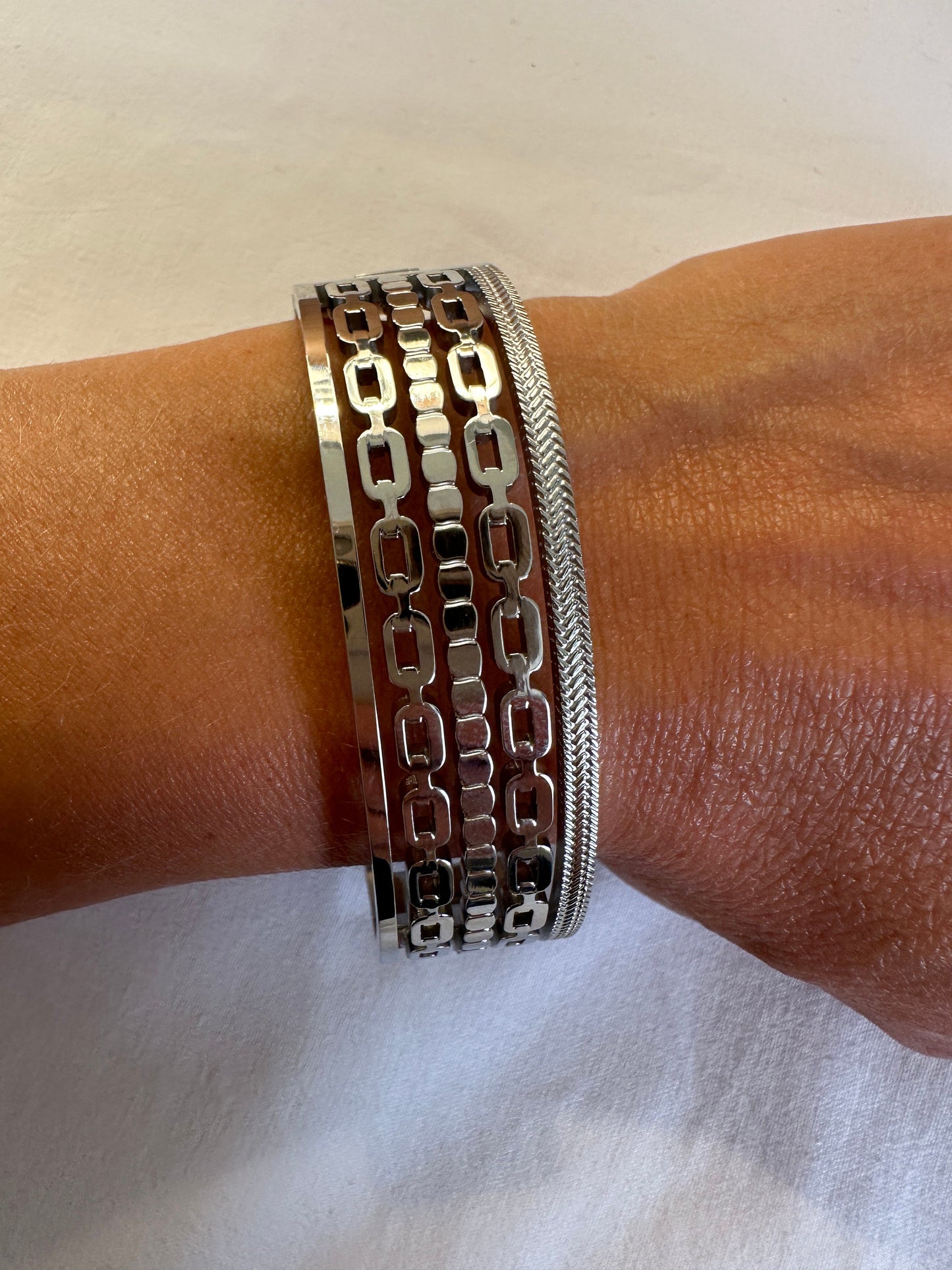 Stainless Steel Silver Bangle: Tarnishproof Chain Bracelet