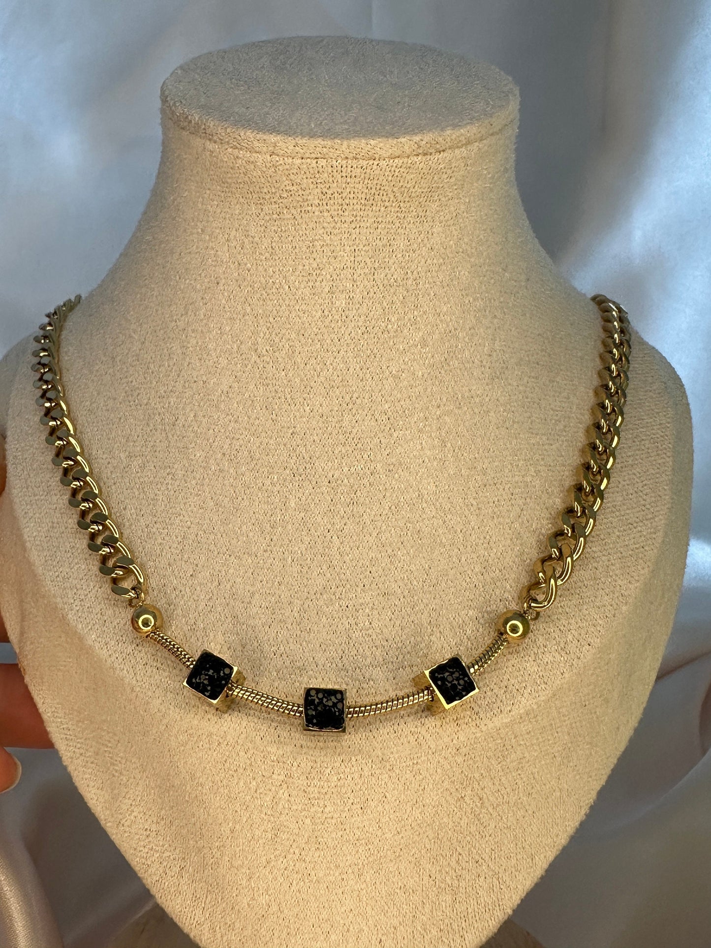 Gold Figaro Chain Necklace: Hypoallergenic Gift for Mom