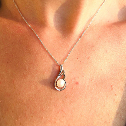 Silver Pearl Necklace featuring Delicate Angel Wings Design
