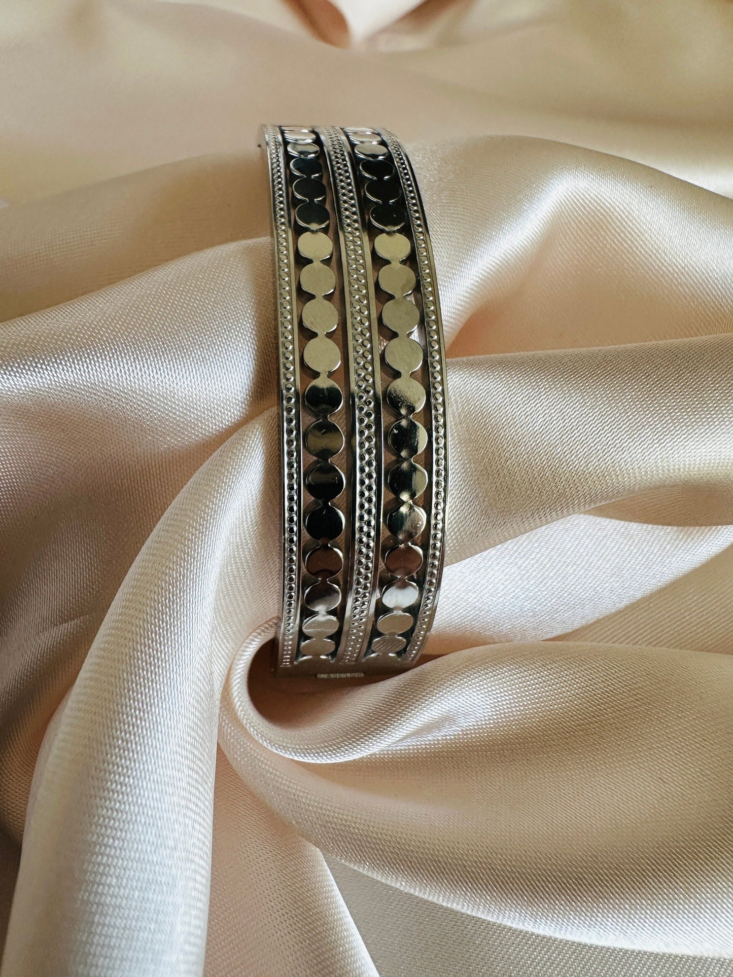 Arwen Stainless Steel Bangle: Silver Circle Design, Tarnishproof