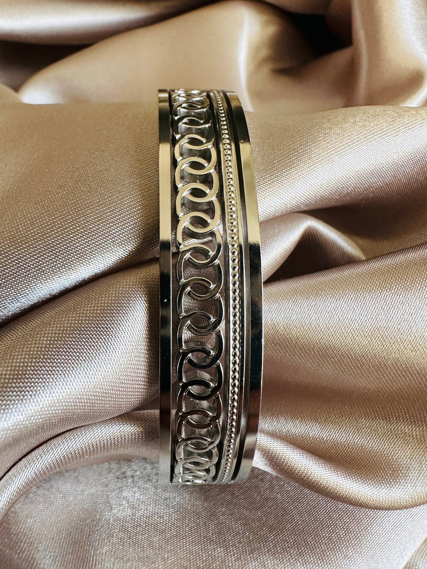 Stainless Steel Silver Bangle: Tarnishproof Chain Design
