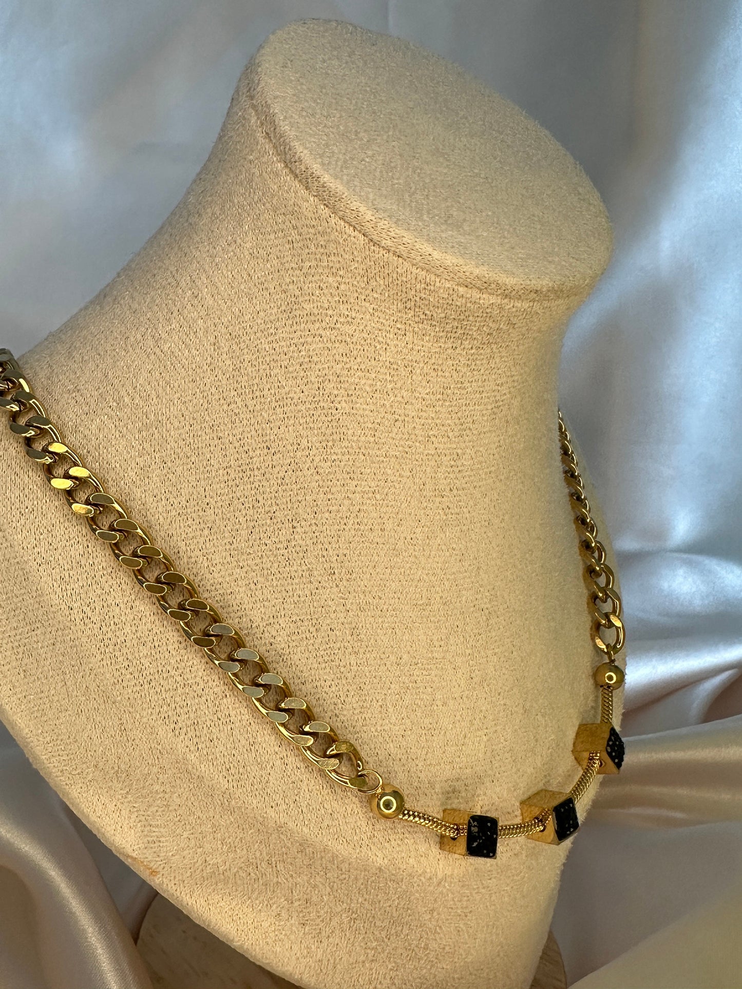 Gold Figaro Chain Necklace: Hypoallergenic Gift for Mom